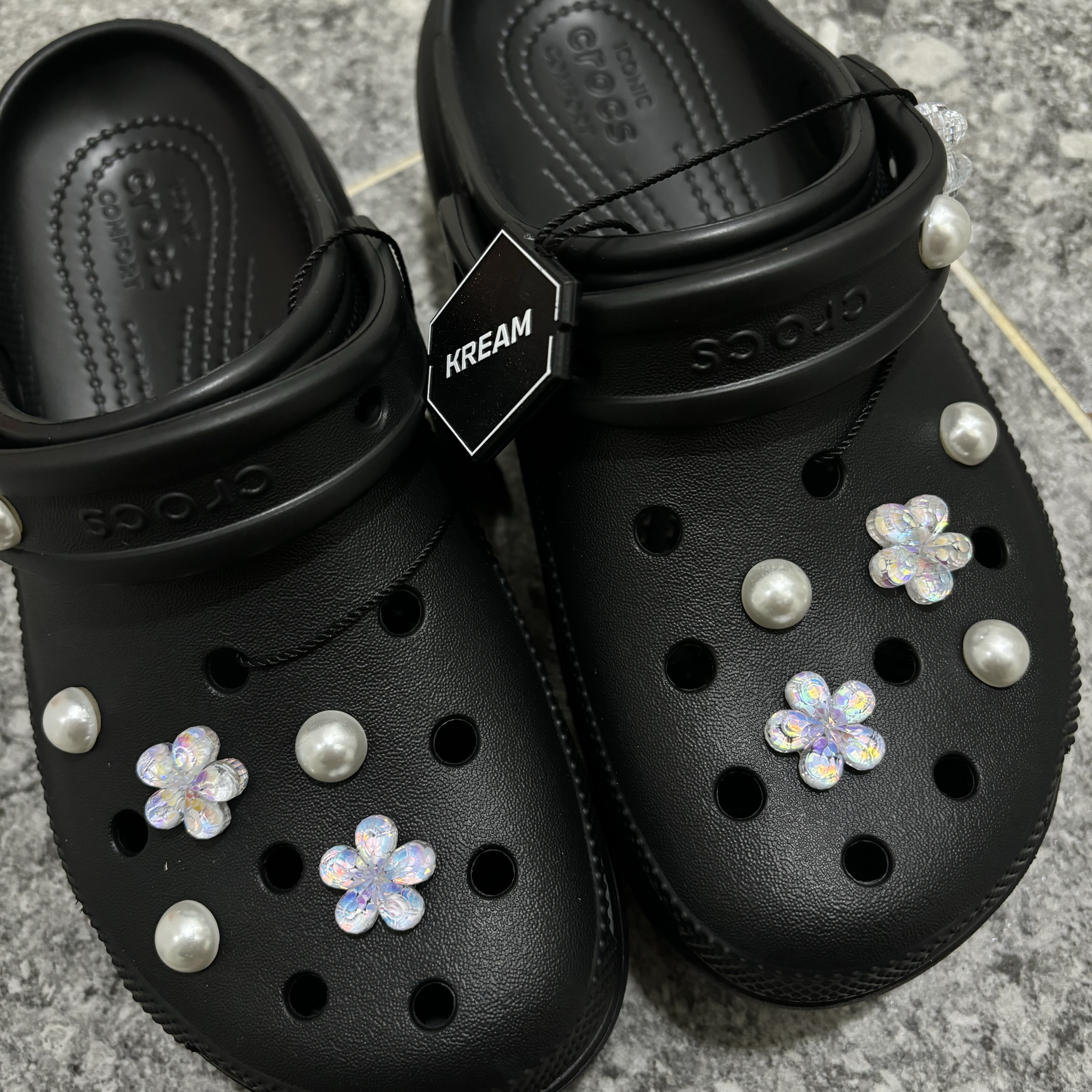 (W) Crocs Classic Platform Clog Black 착용 스타일