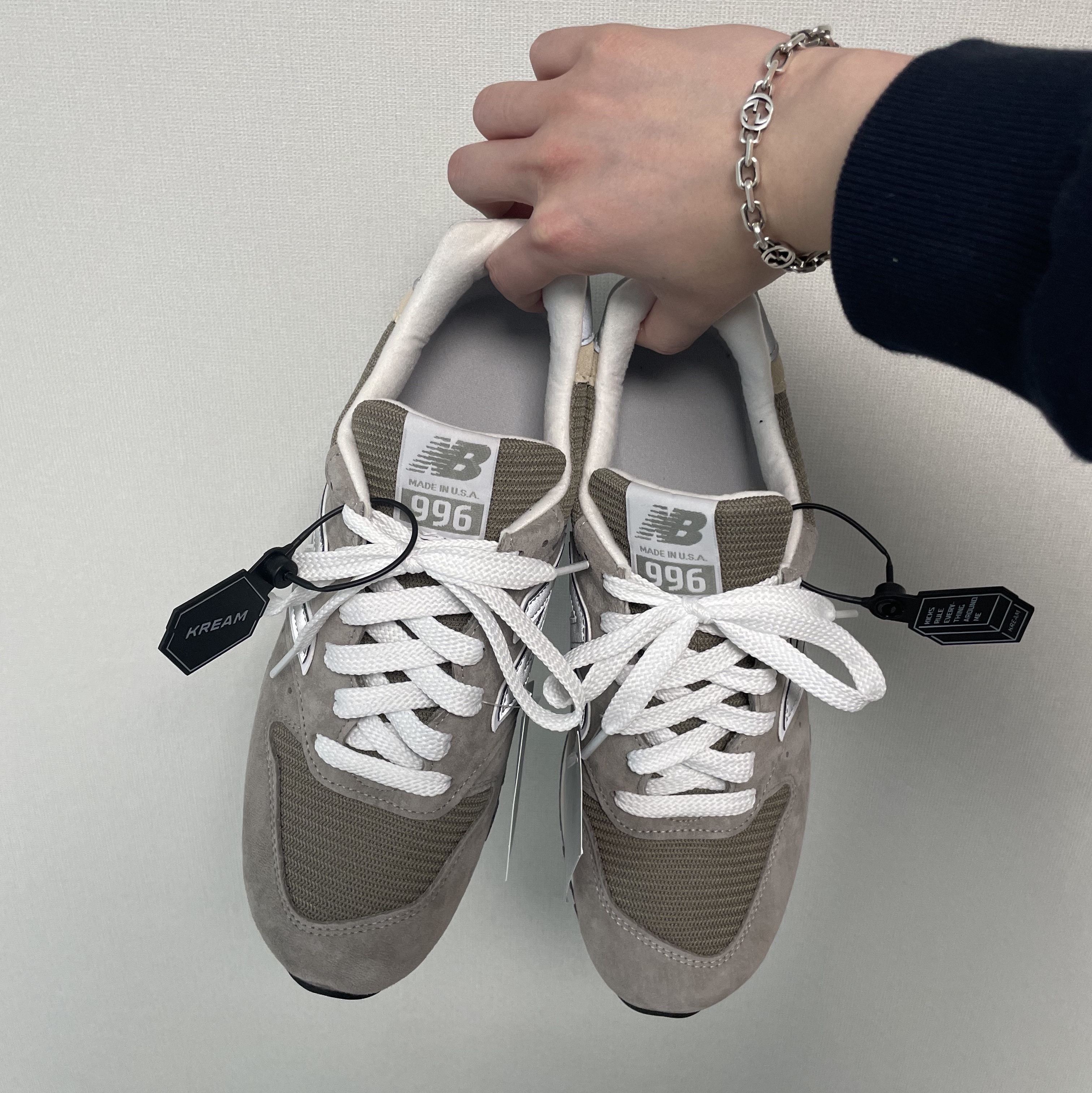 New Balance Made in USA 996 Grey 착용 스타일 - 2