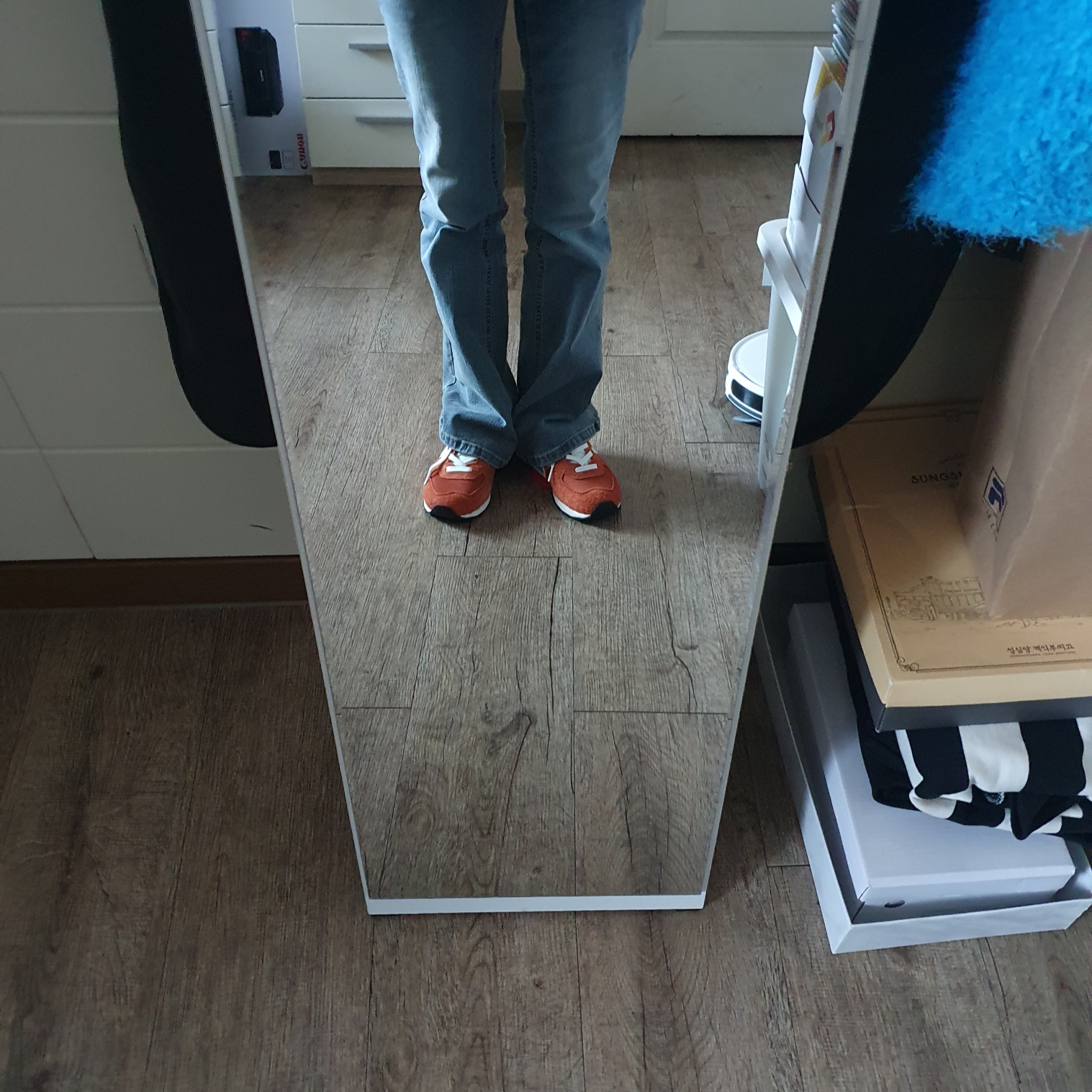 New Balance 574 Heritage Orange Burst White 착용 스타일
