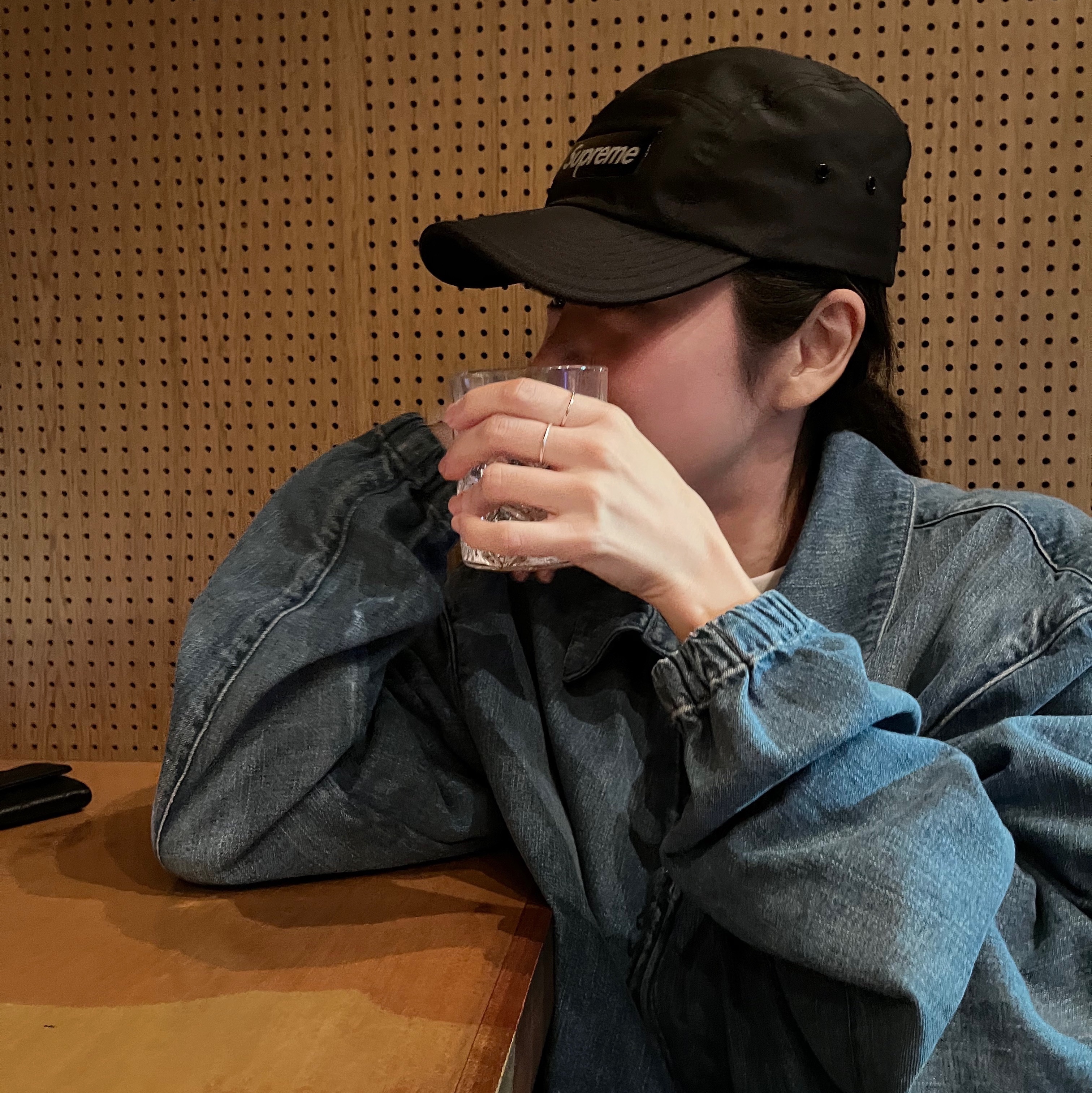 Supreme Inset Gel Camp Cap Black - 22SS, Balenciaga Outline Tracksuit Jacket Black 착용 스타일 - 1