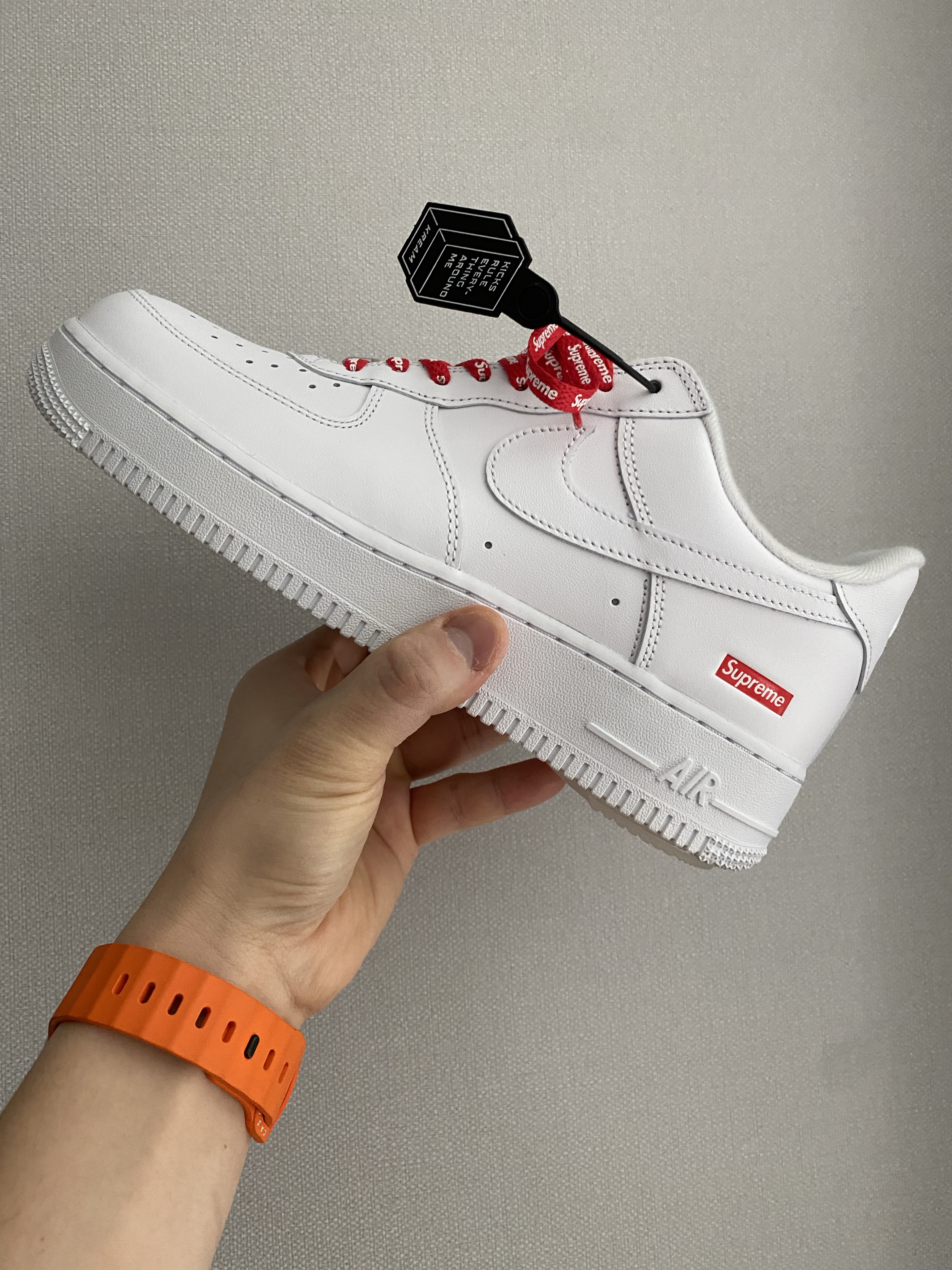 Nike x Supreme Air Force 1 Low White 착용 스타일 - 3