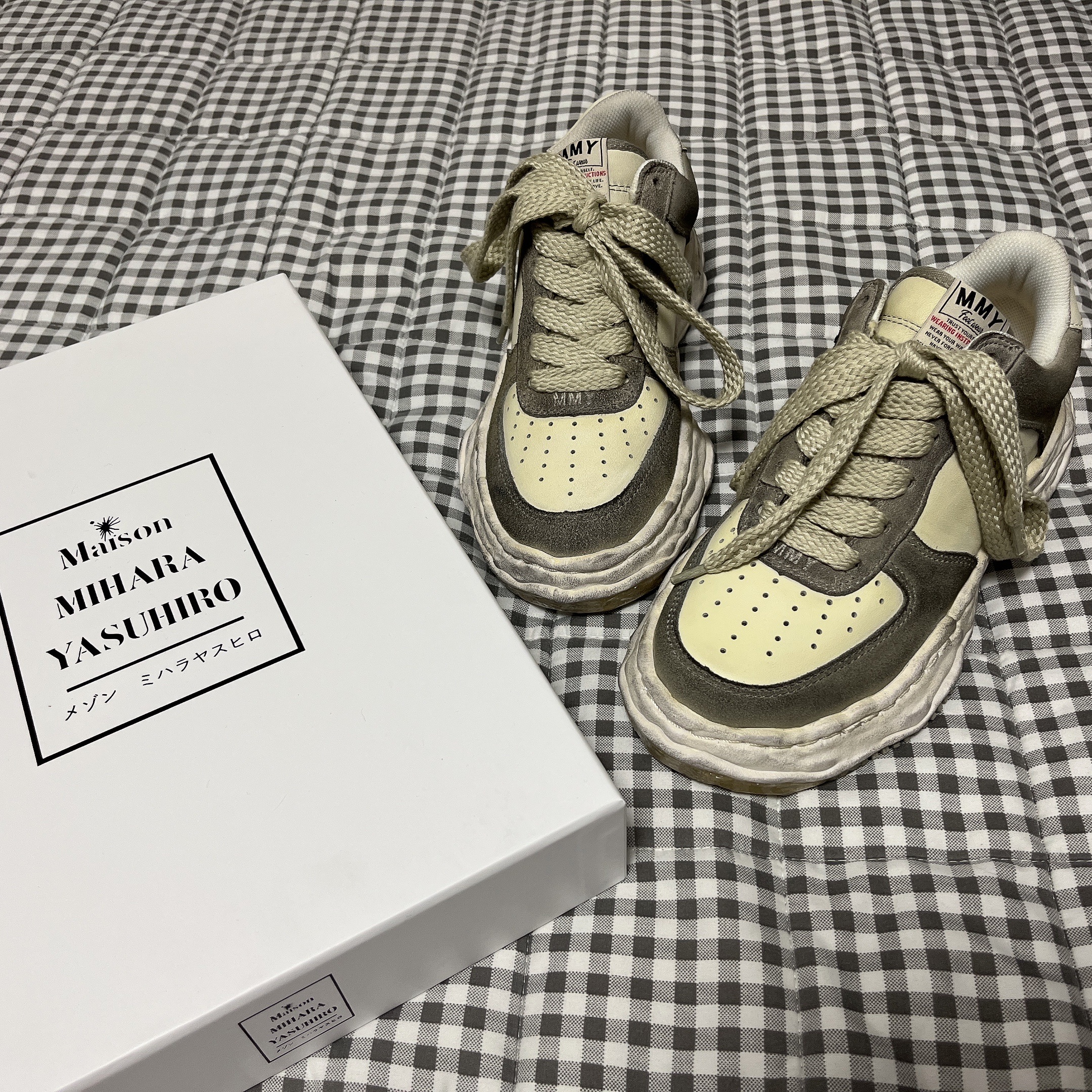 Maison Mihara Yasuhiro Wayne OG Sole Distressed Leather Low-top Sneaker White 착용 스타일