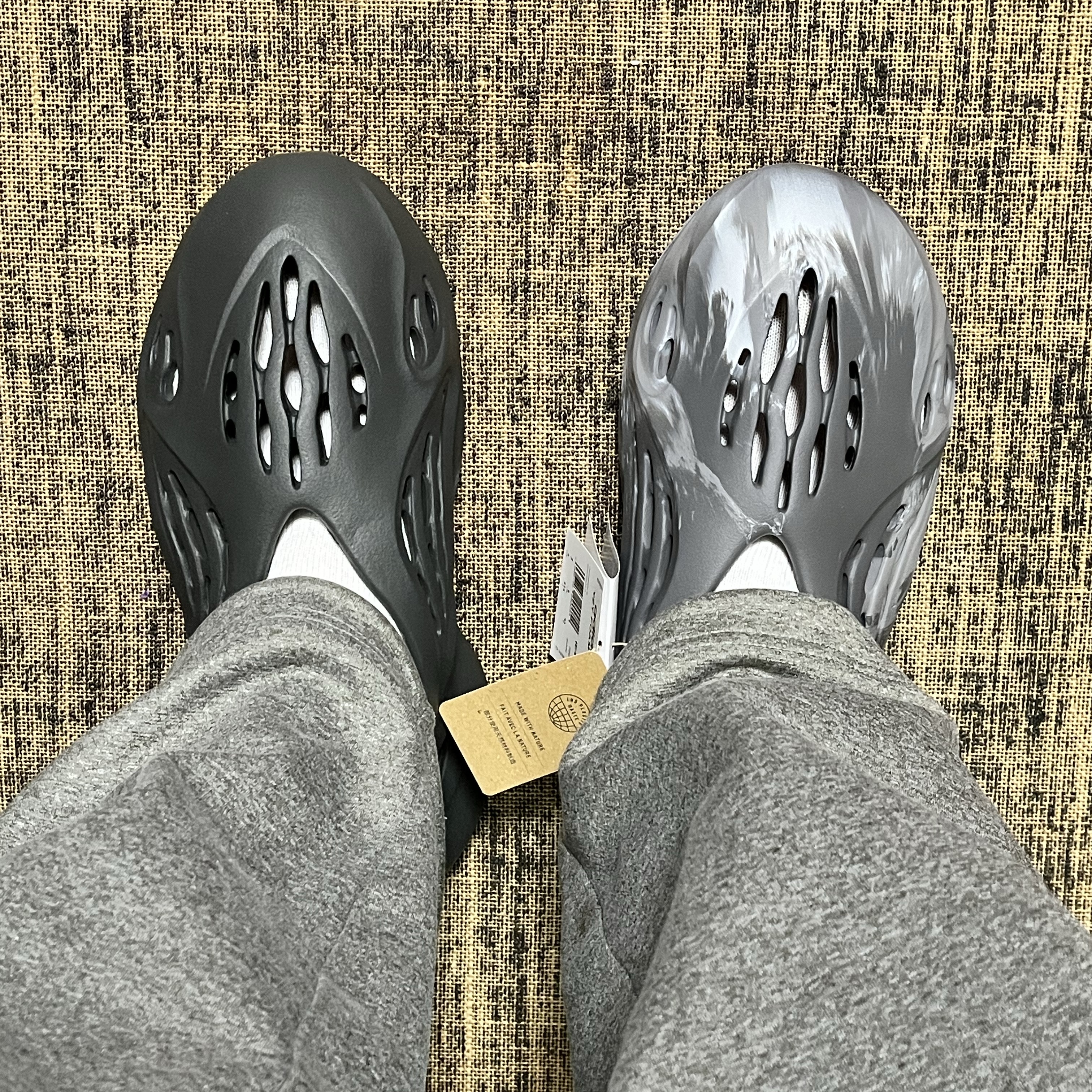 Adidas Yeezy Foam RNNR MX Granite, Adidas Yeezy Foam RNNR Carbon 착용 스타일