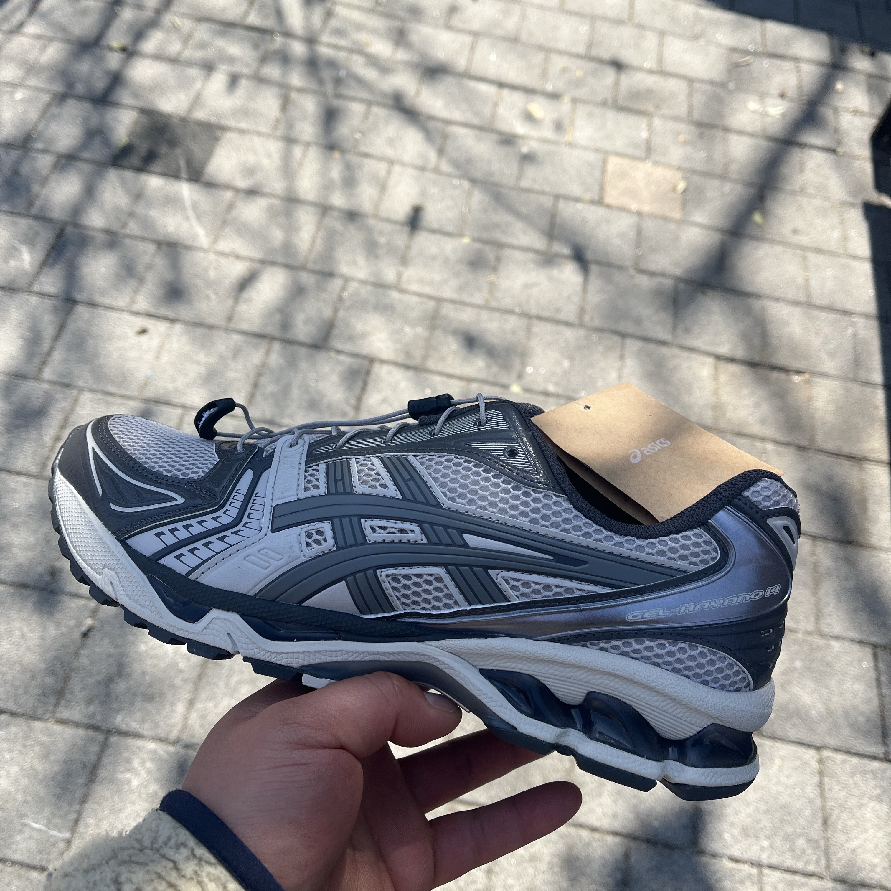 Asics Unlimited Gel-Kayano 14 Oyster Grey Clay Grey 착용 스타일