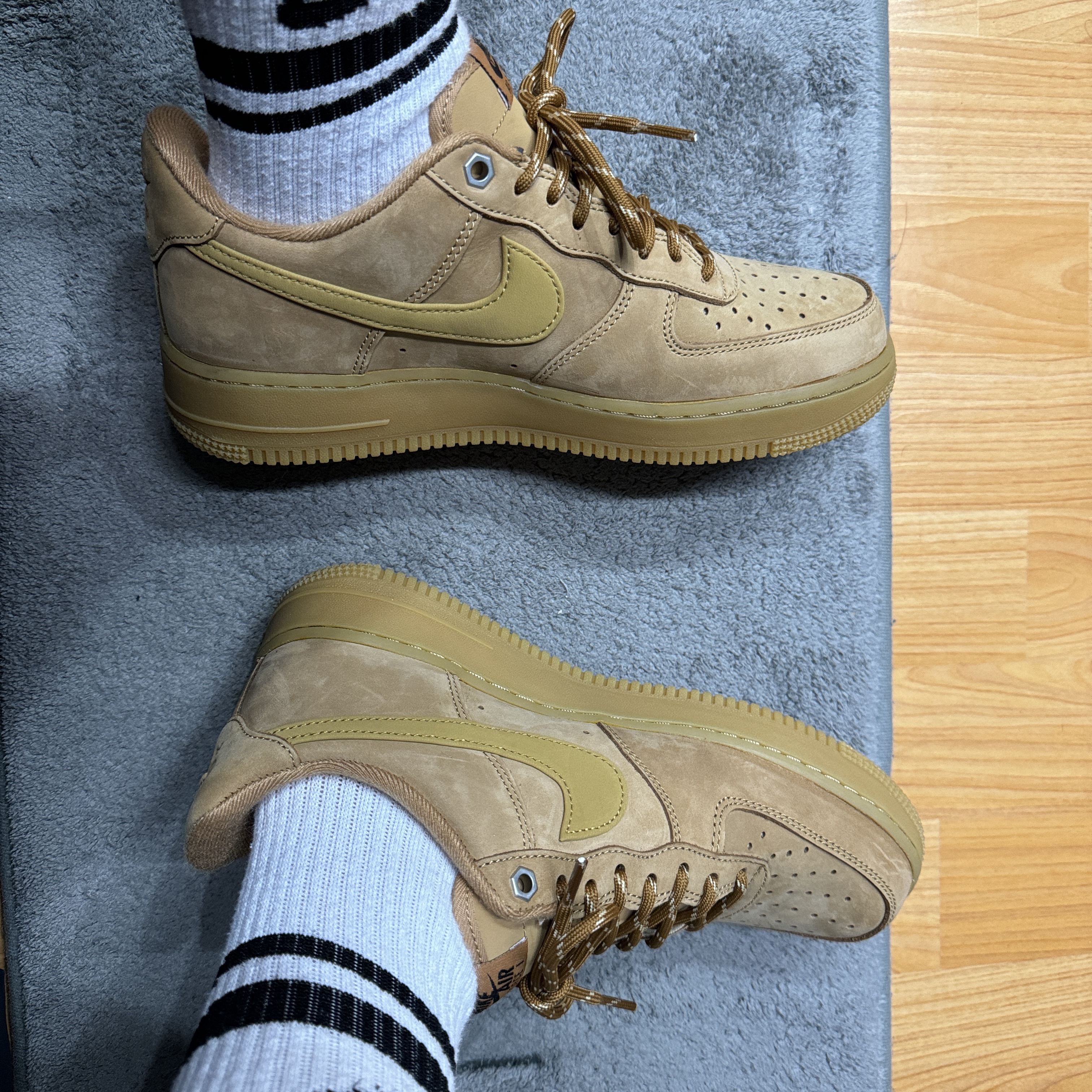 Nike Air Force 1 '07 WB Flax 착용 스타일