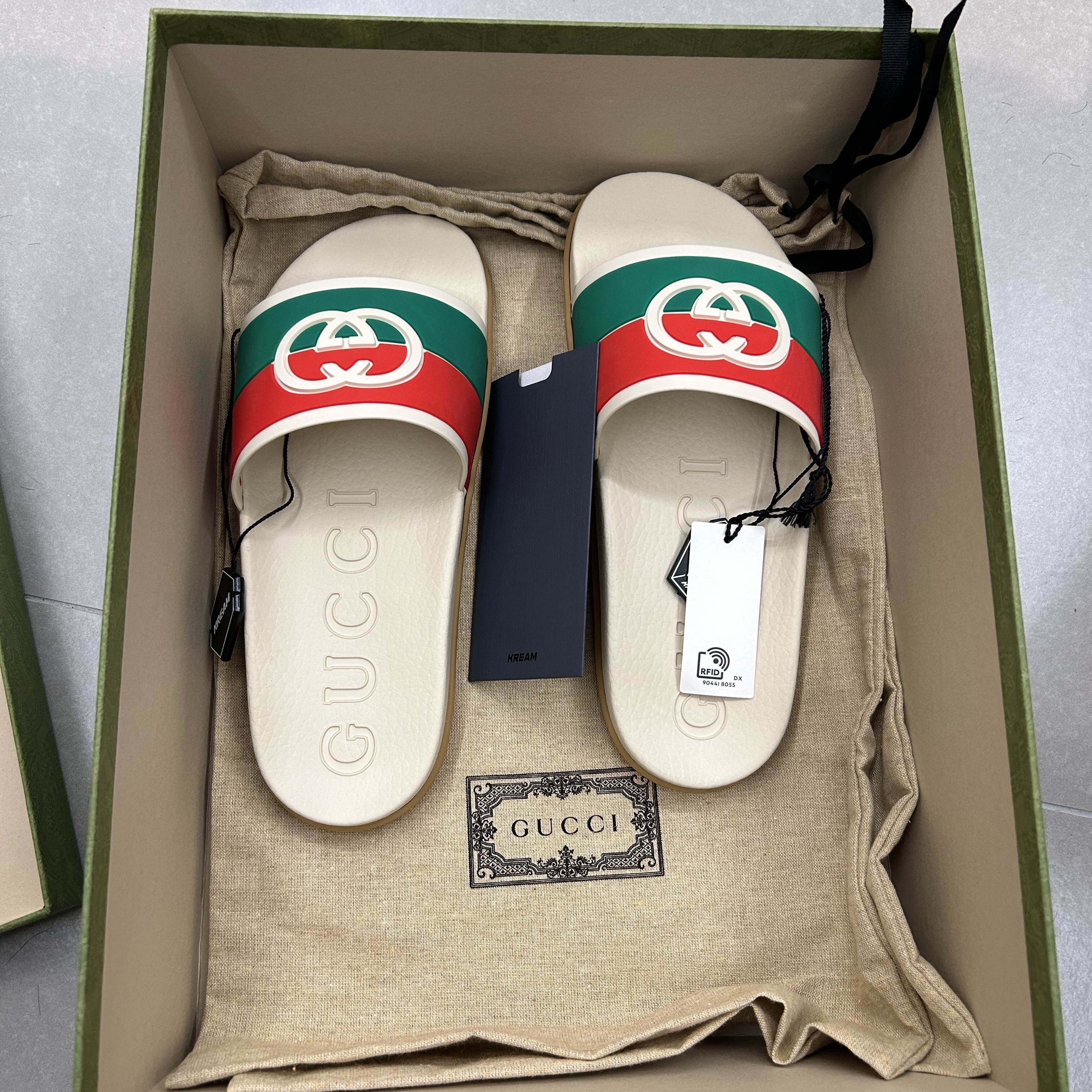Gucci Interlocking G Slide Sandal Orange Green Rubber 착용 스타일 - 1