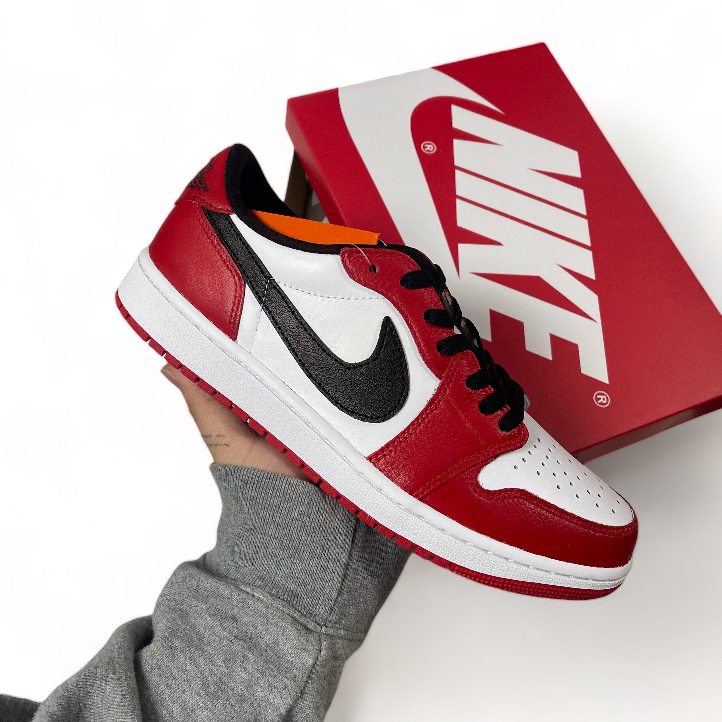Jordan 1 Retro Low OG University Red 착용 스타일 - 4