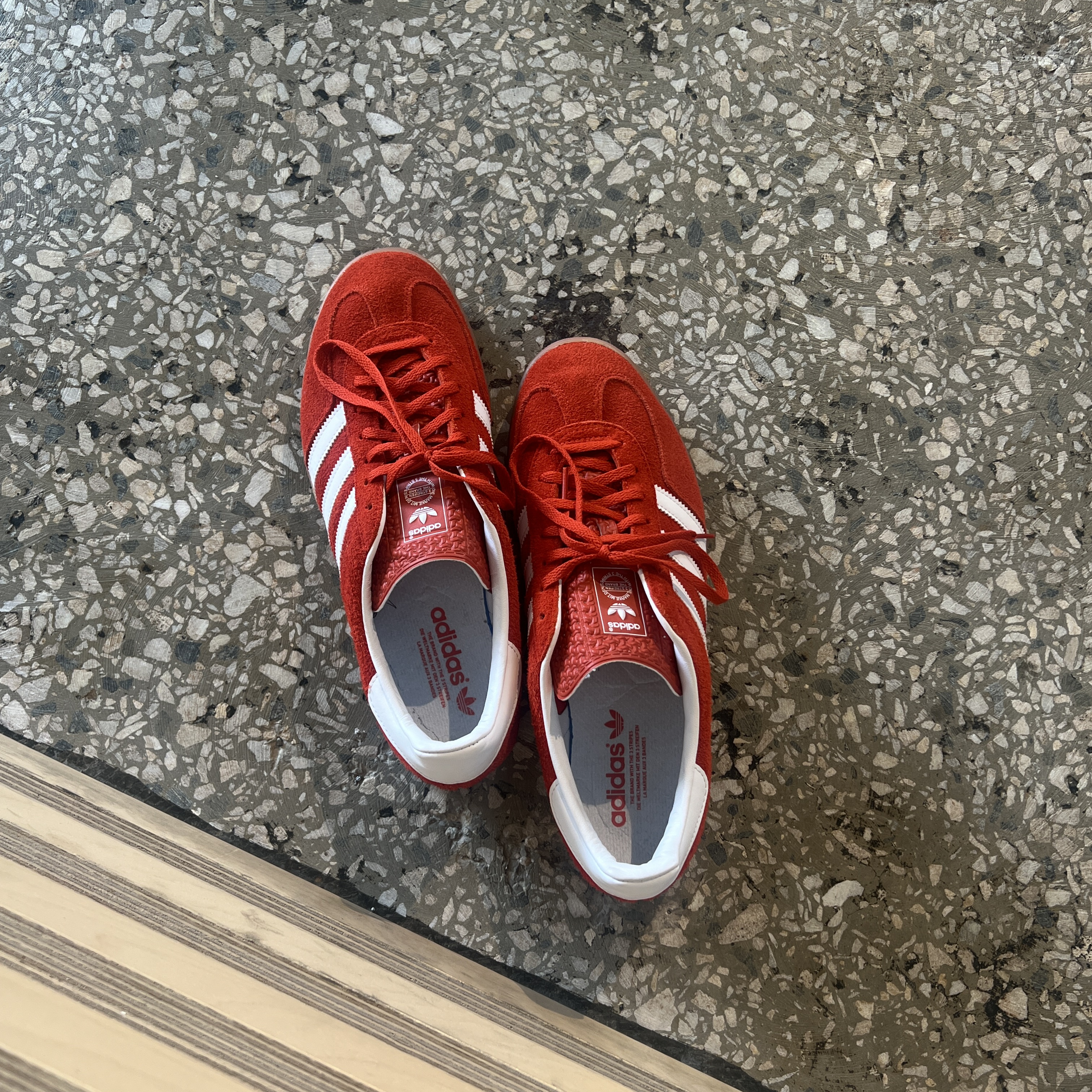 (W) Adidas Gazelle Indoor Bold Orange Cloud White 착용 스타일