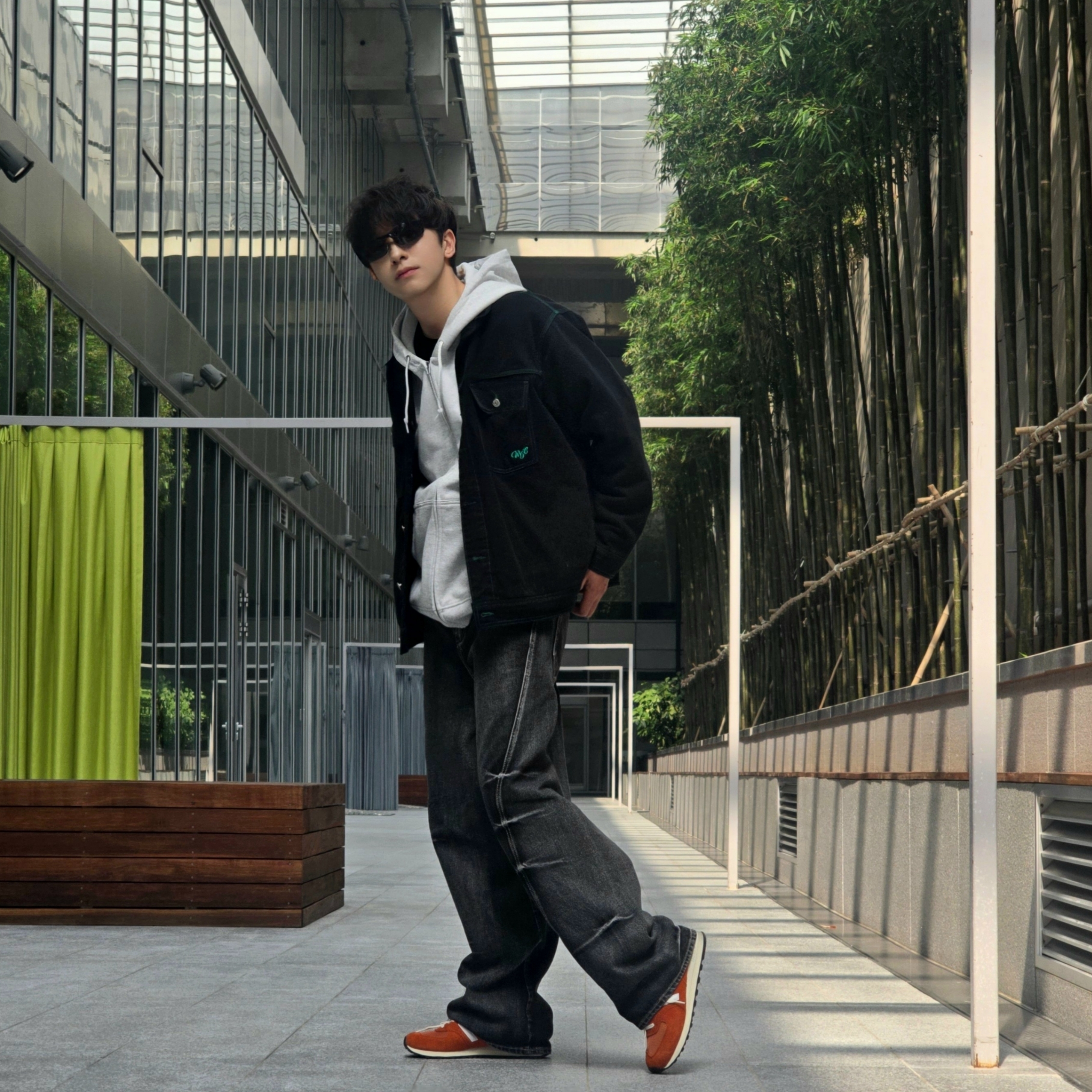 Stussy Stock DSM Ginza Zip Hoodie Ash Heather 2023, New Balance 574 Heritage Orange Burst White 착용 스타일 - 5