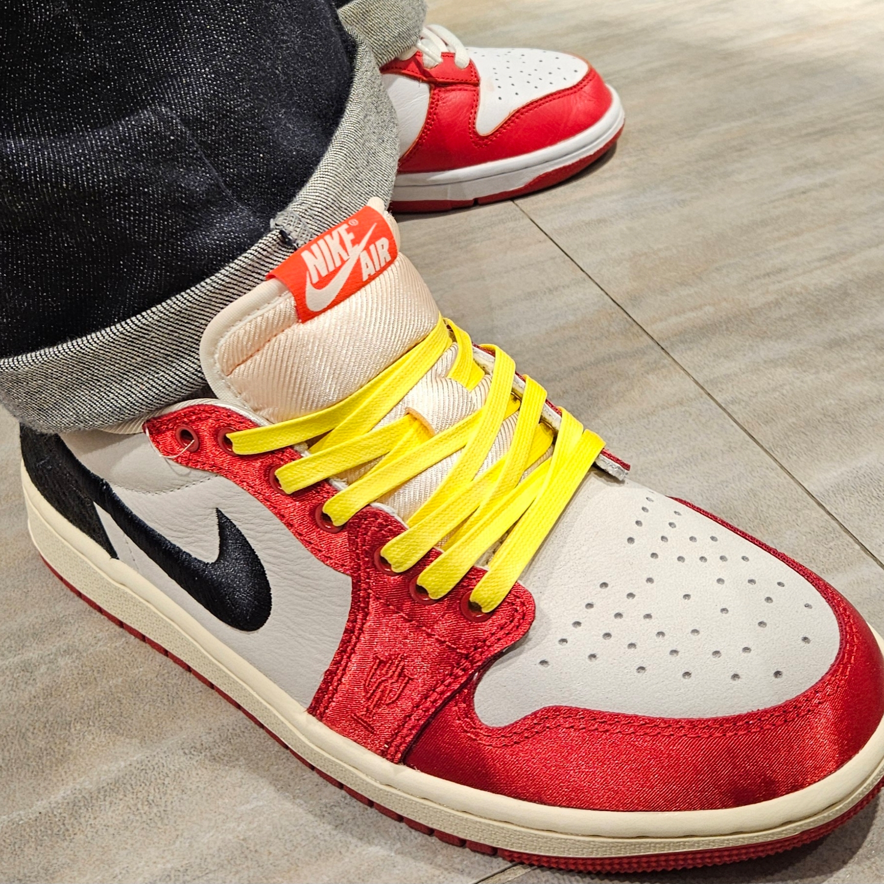 Jordan 1 x Trophy Room Retro Low OG SP Sail Varsity Red, Nike Dunk Low SP White and University Red 2023 착용 스타일 - 4