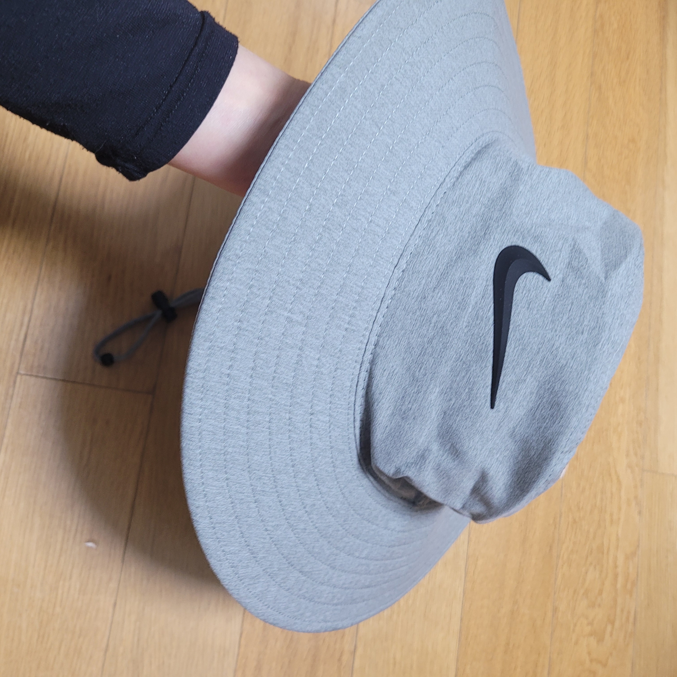 Nike Dri-Fit UV Golf Bucket Hat Heather Grey 착용 스타일 - 1
