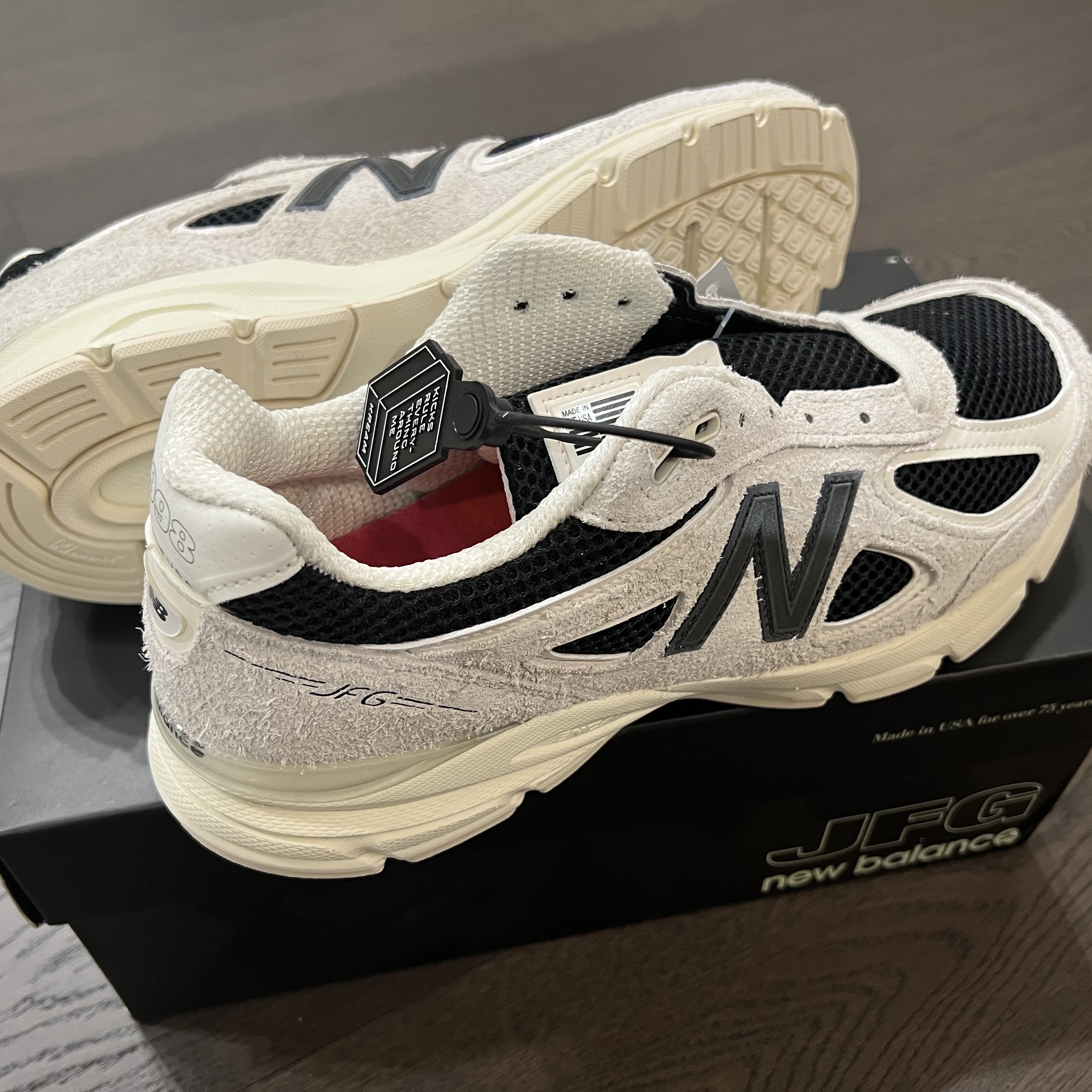 New Balance x Joe Freshgoods 990v4 Made in USA White Black 착용 스타일