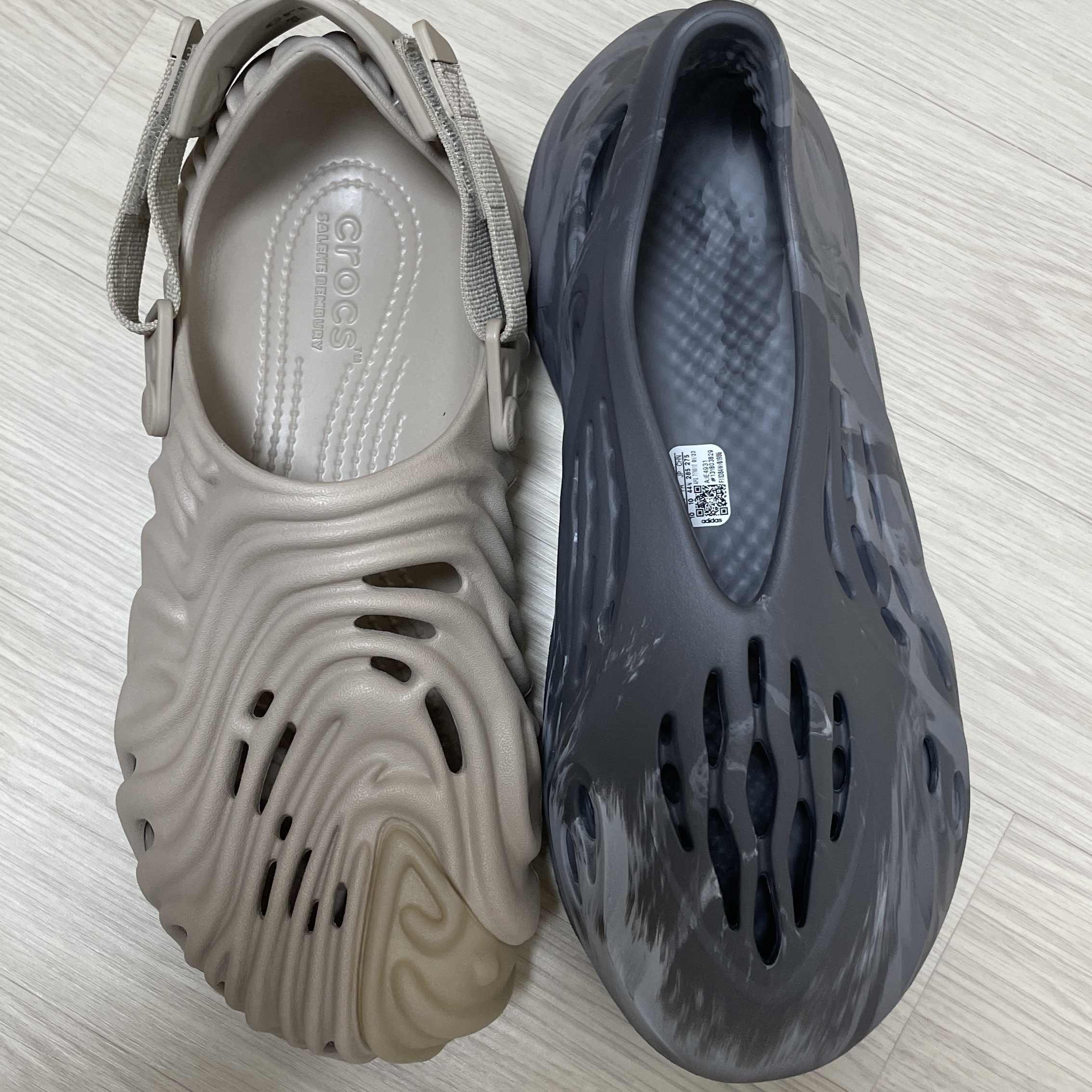 Adidas Yeezy Foam RNNR MX Granite, Crocs x Salehe Bembury Pollex Clog Horchata 착용 스타일 - 3