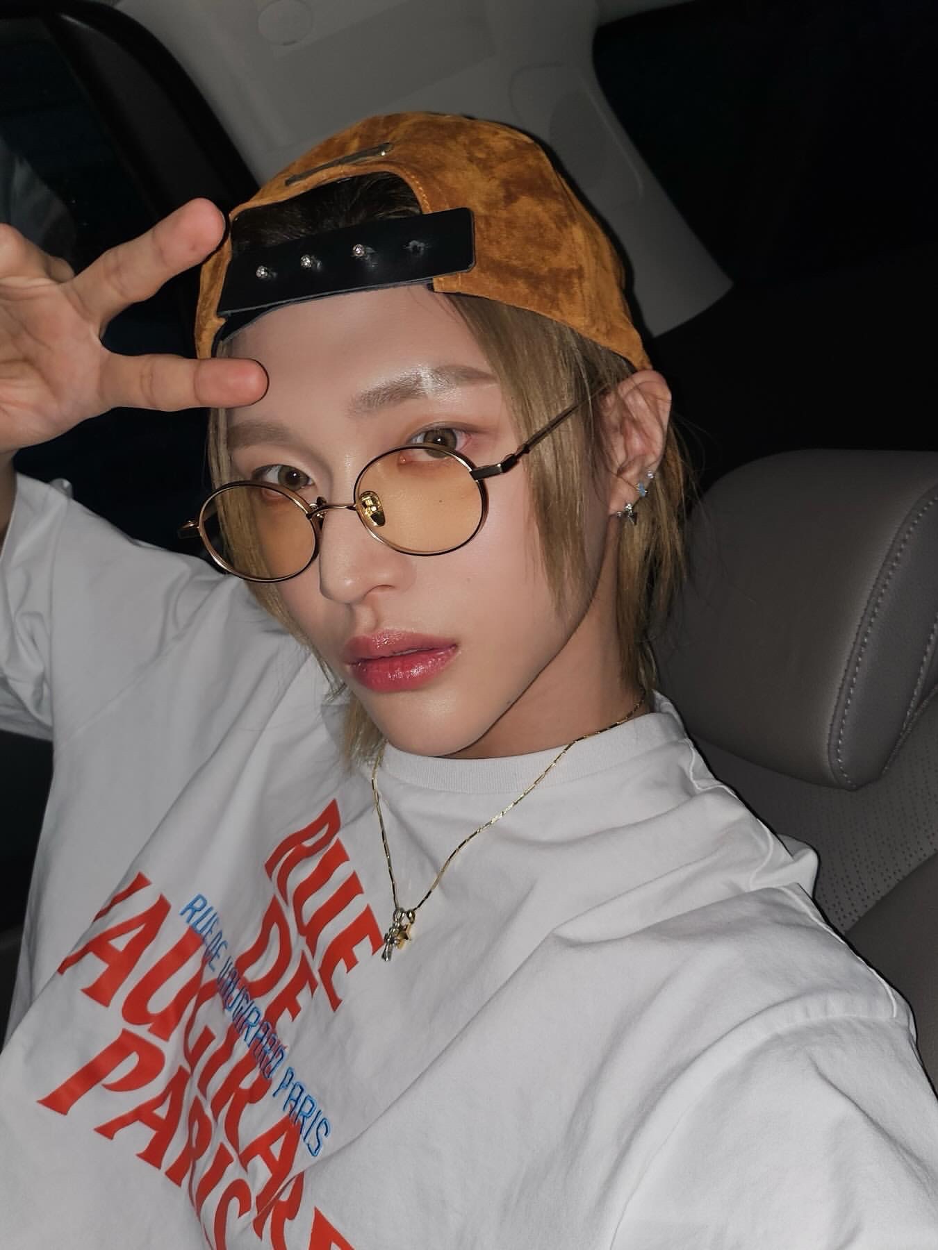 Chrome Hearts Suede Hat Brown 착용 스타일 - 1