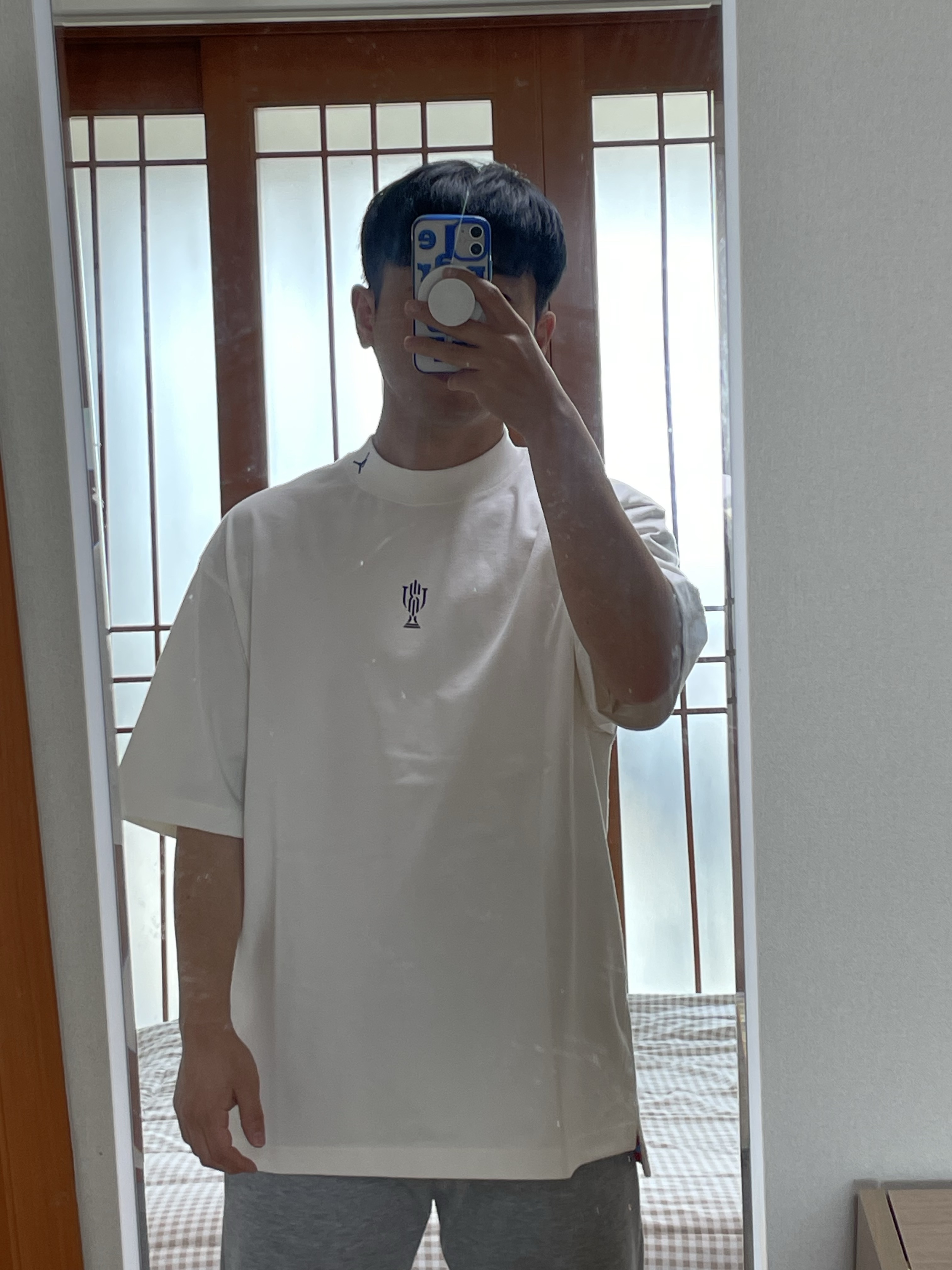 Jordan x Trophy Room Short Sleeve Top Sail (FQ3844-133) 착용 스타일