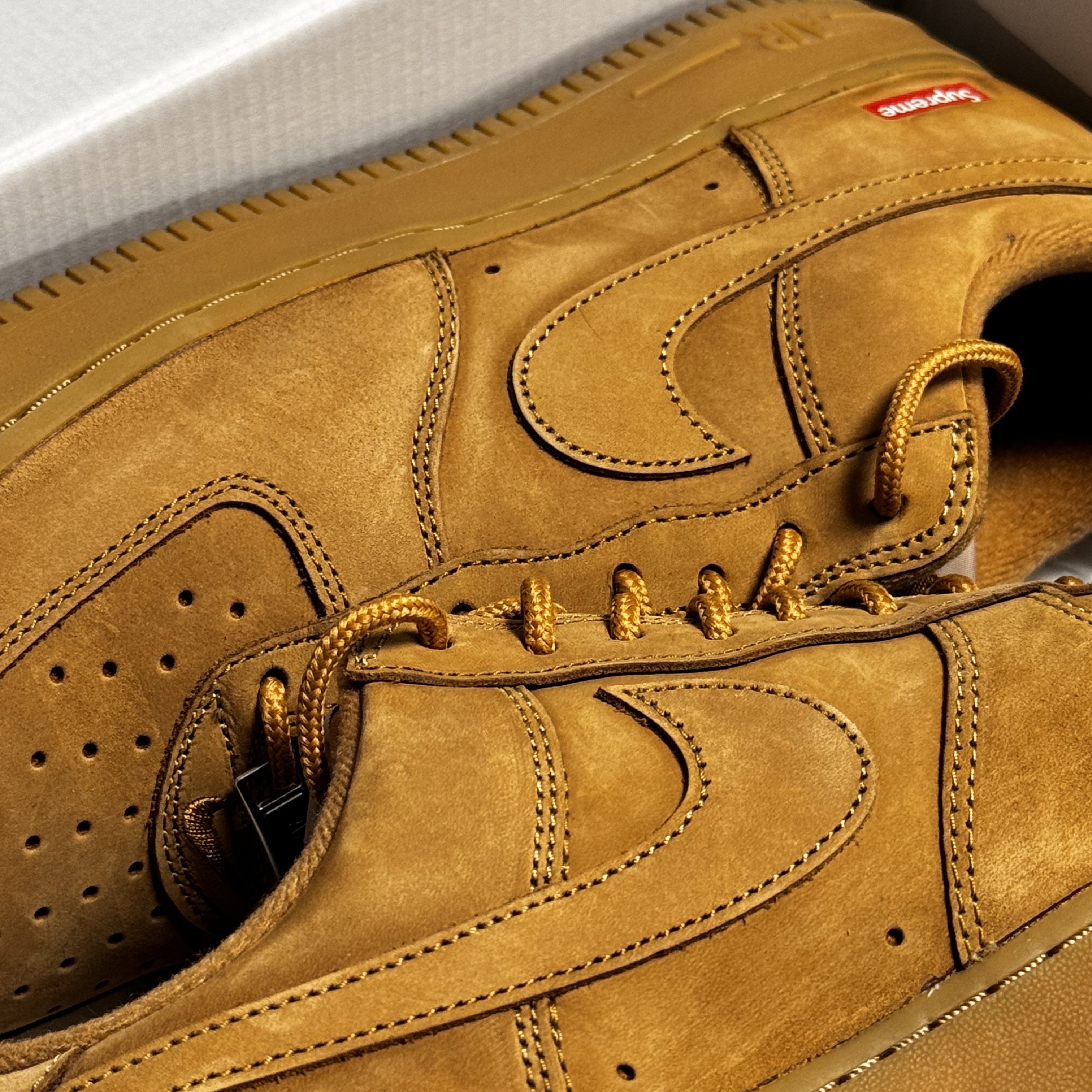 Nike x Supreme Air Force 1 Low Flax 착용 스타일