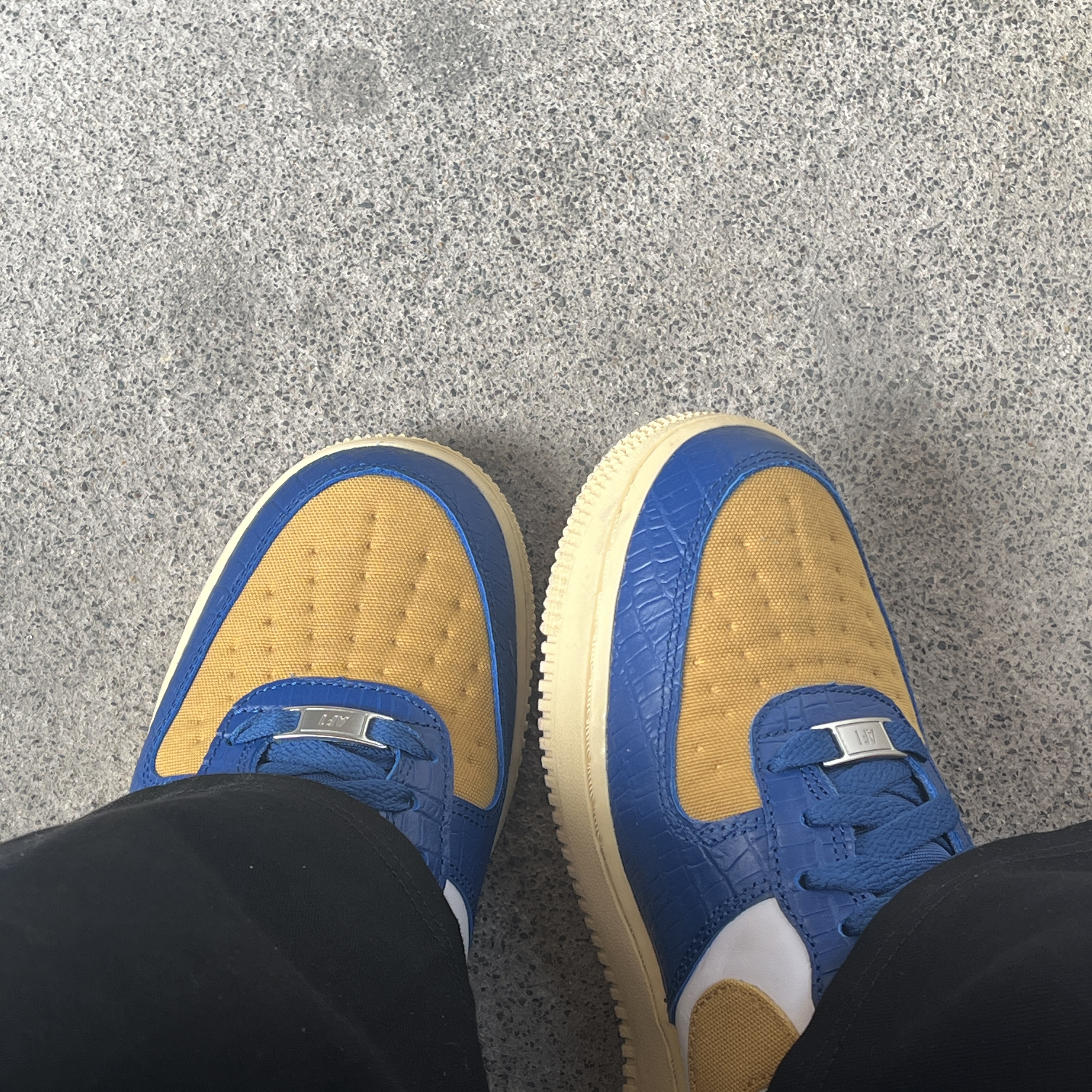 Nike x Undefeated Air Force 1 Low SP 5 On It Court Blue 착용 스타일
