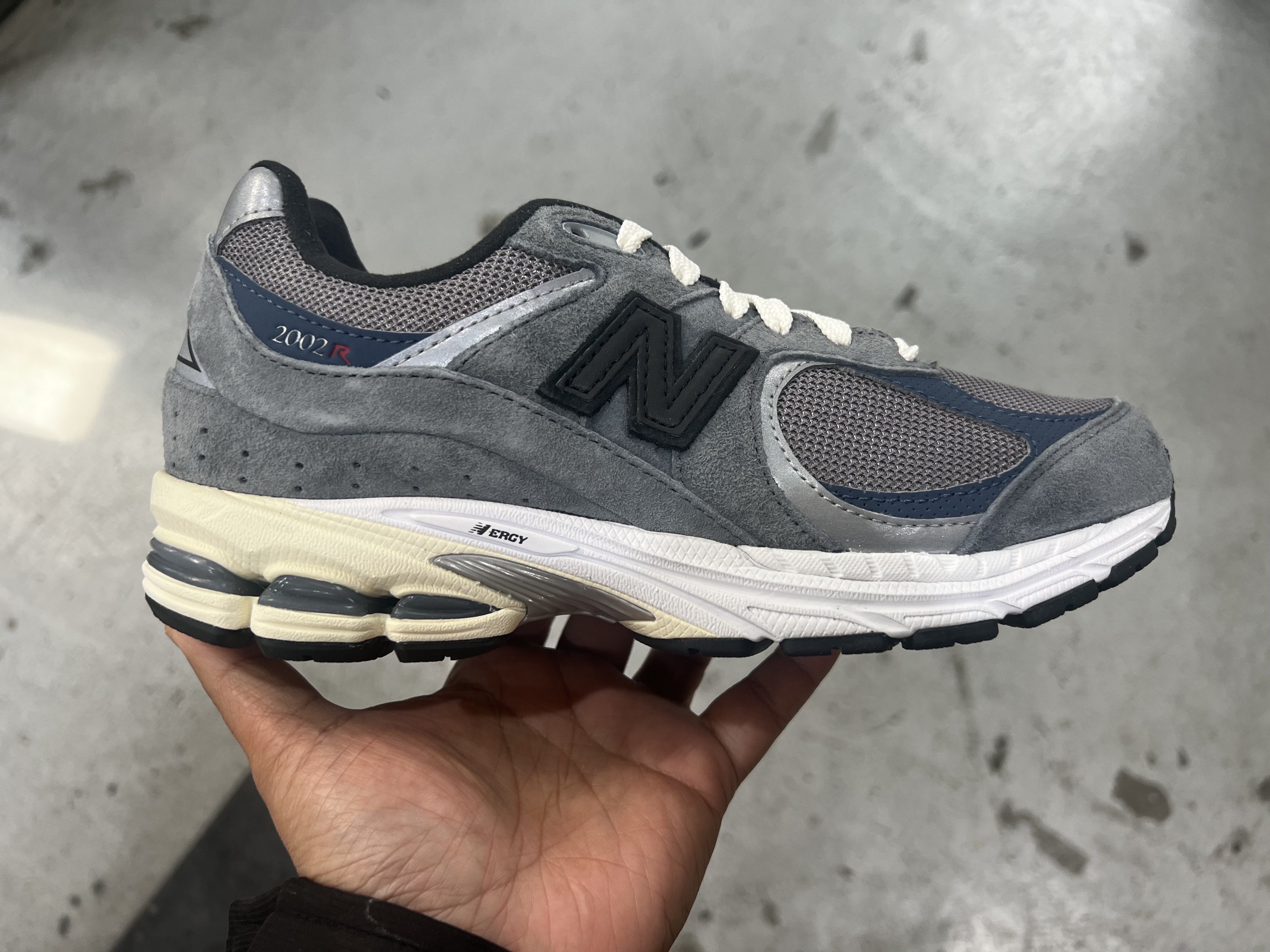 New Balance x JJJJound 2002R Storm Blue 착용 스타일