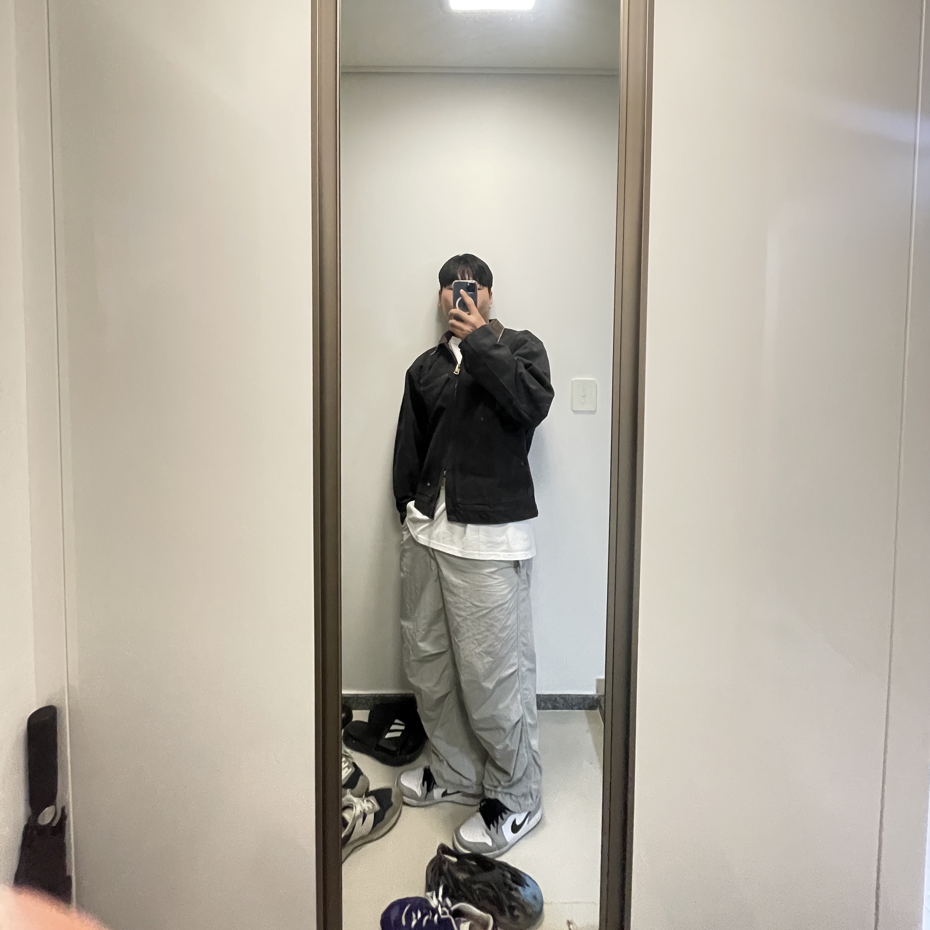 Jordan 1 Low Light Smoke Grey, Stussy Basic Stussy T-Shirt White 2024, 2025 착용 스타일