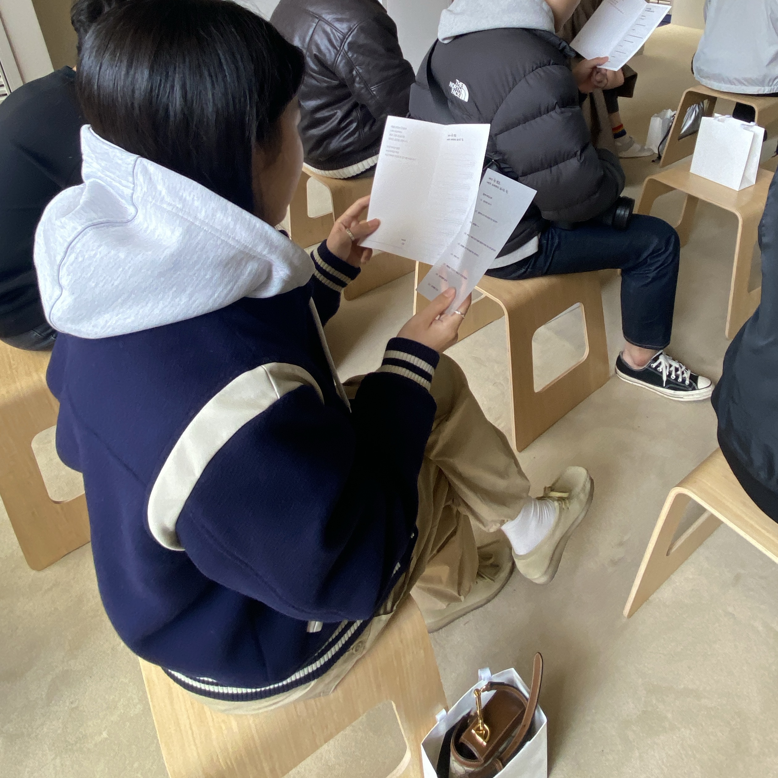 (W) Clarks Wallabee Maple Suede 착용 스타일