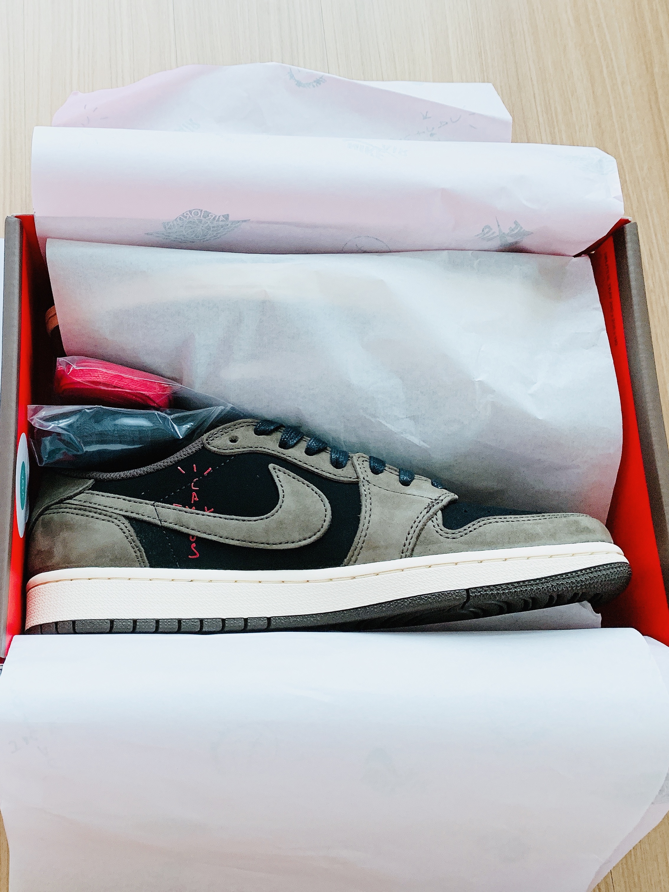 Jordan 1 x Travis Scott Retro Low OG SP Mocha 착용 스타일