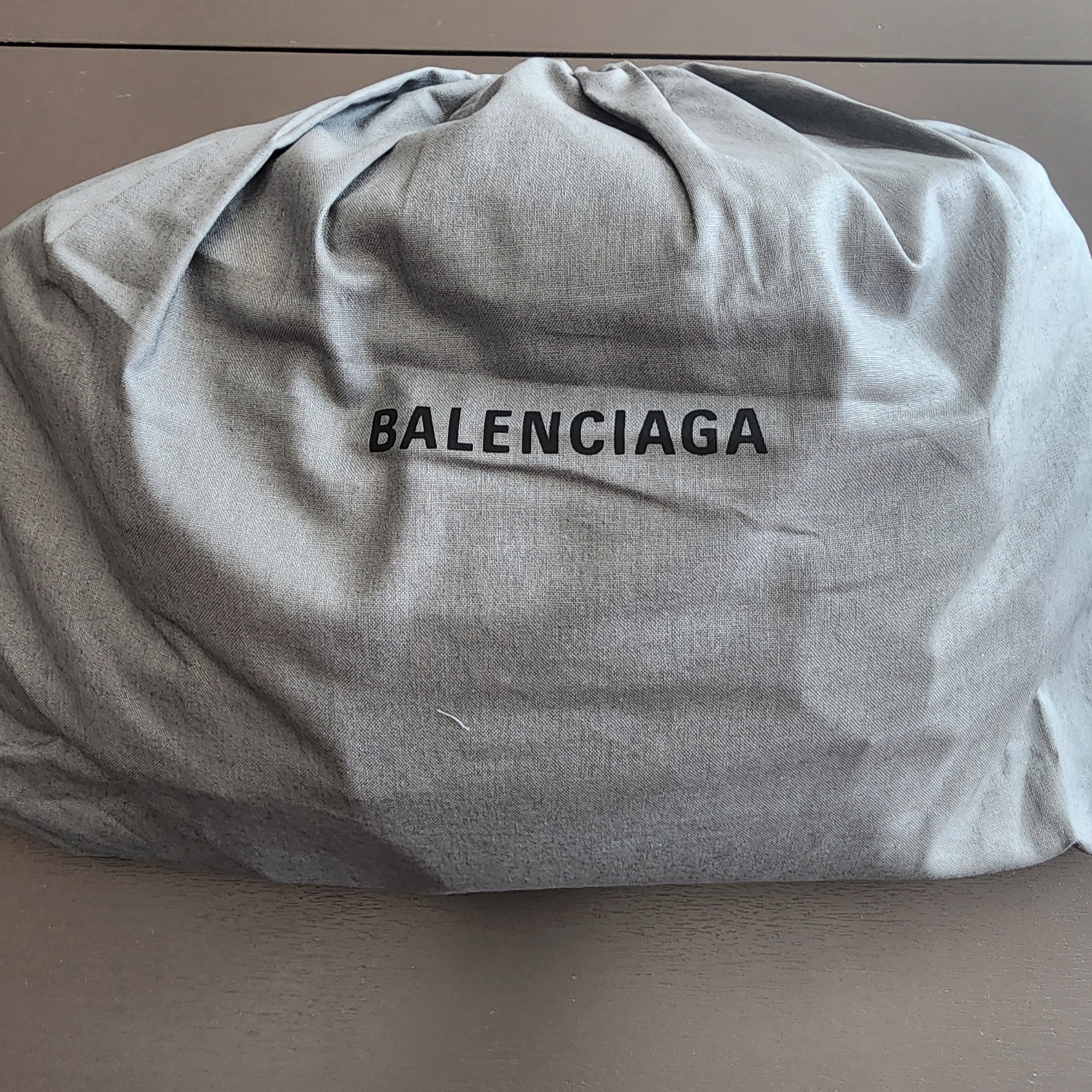 Balenciaga Arena Lambskin Army Large Beltbag Black 착용 스타일 - 2