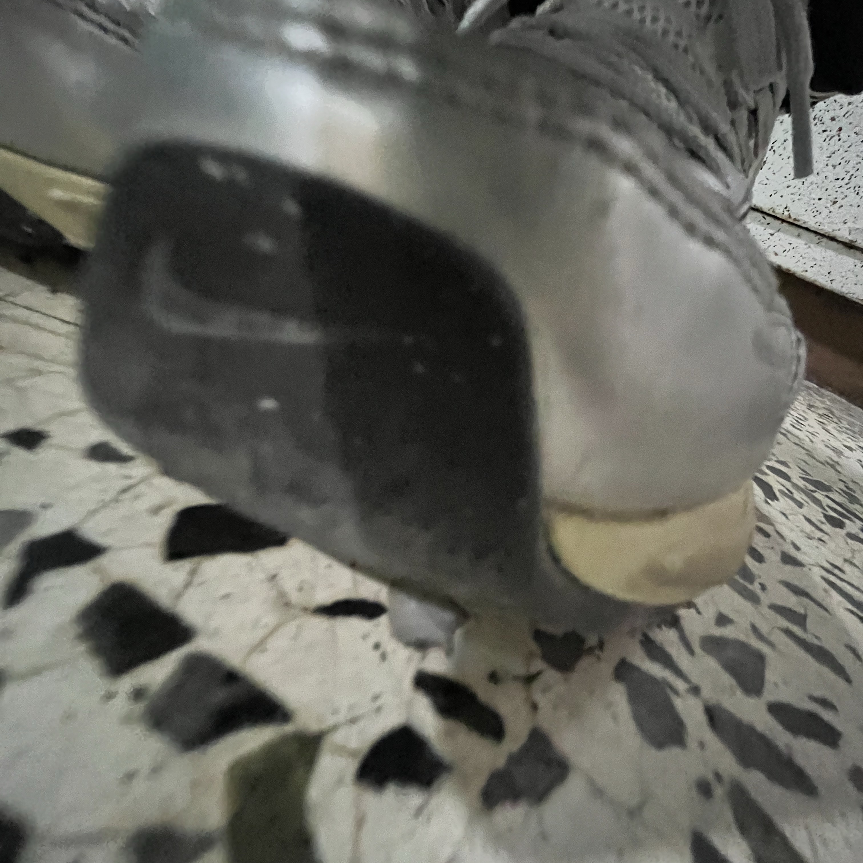 Nike V2K Run Summit White Metallic Silver 착용 스타일 - 4