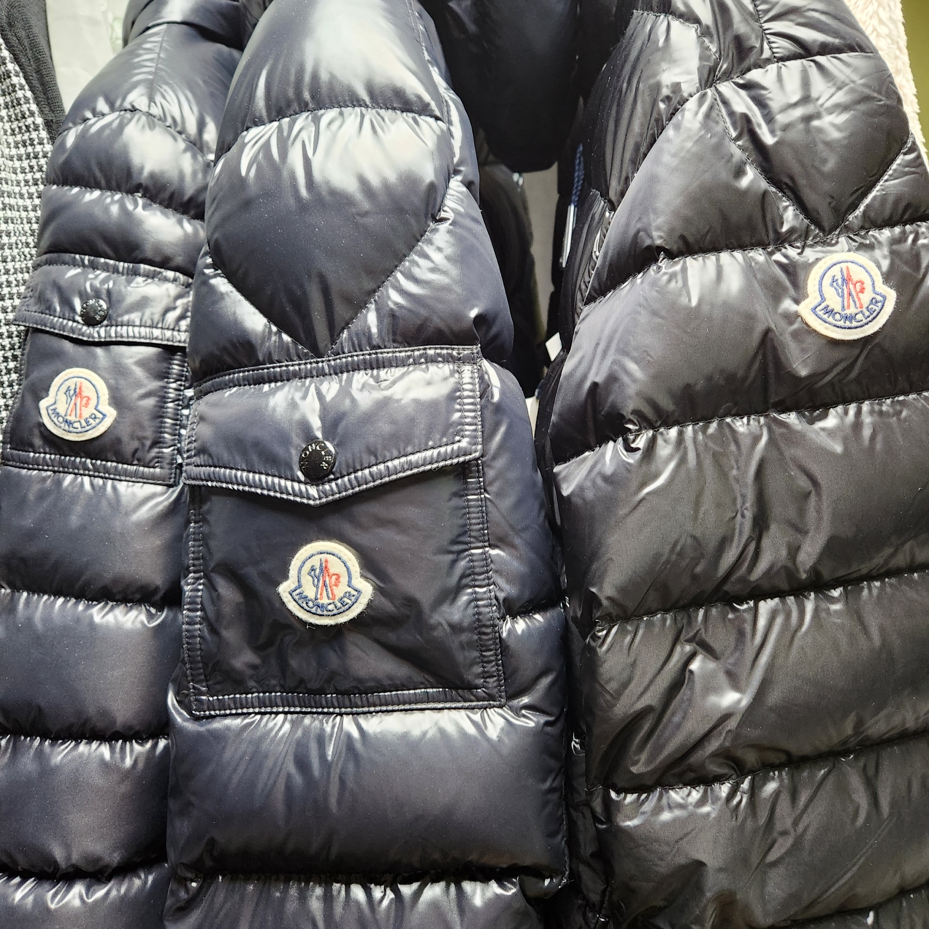 Moncler Maya Short Down Jacket Black - 23FW 착용 스타일