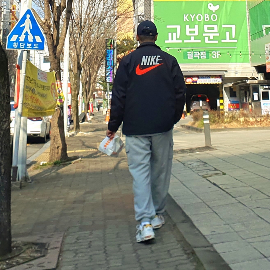 Nike Air Max 96 II Midnight Navy, Nike NSW Trend WC 1 Jacket Off Noir - Asia 착용 스타일 - 1