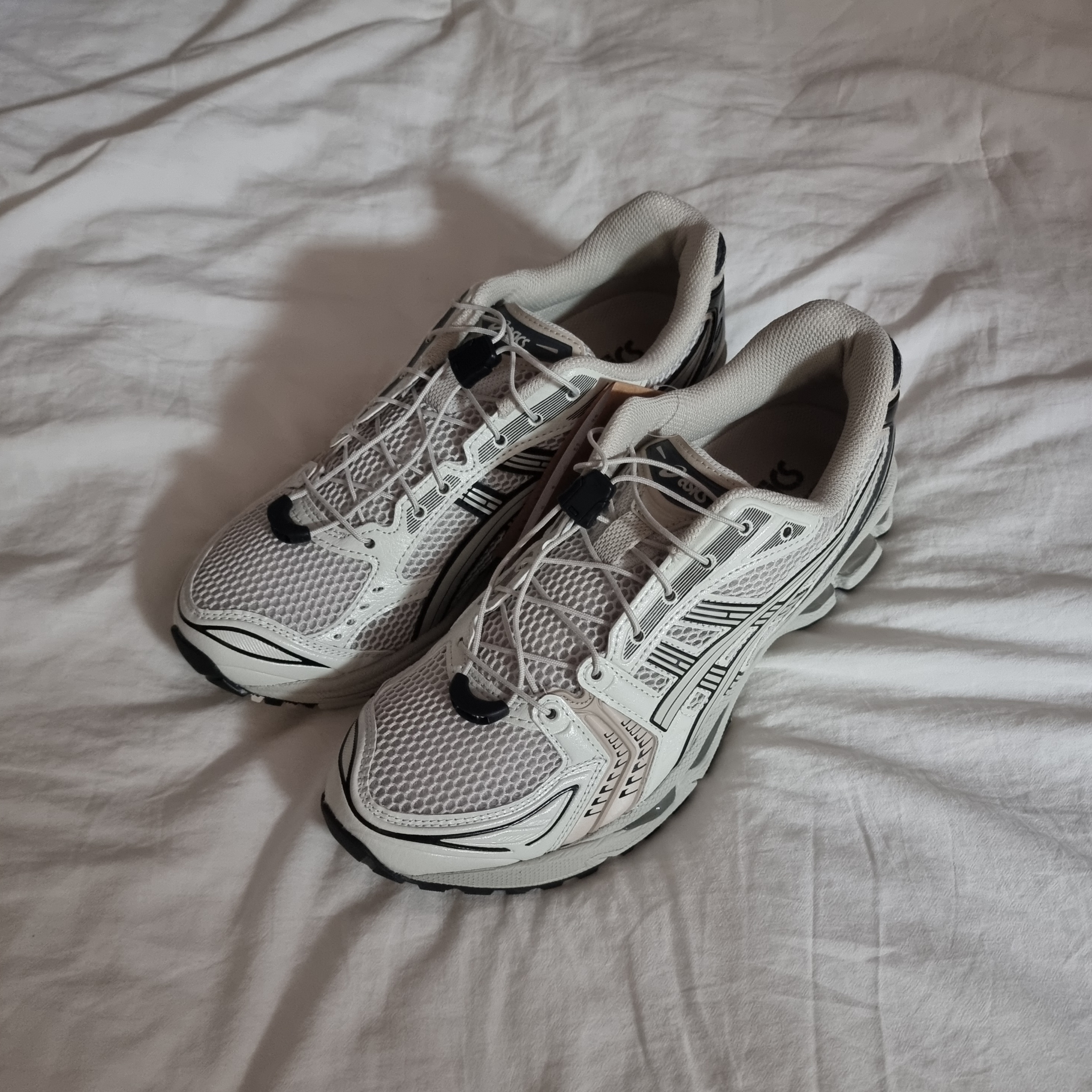 Asics Unlimited Gel-Kayano 14 Smoke Grey 착용 스타일 - 2