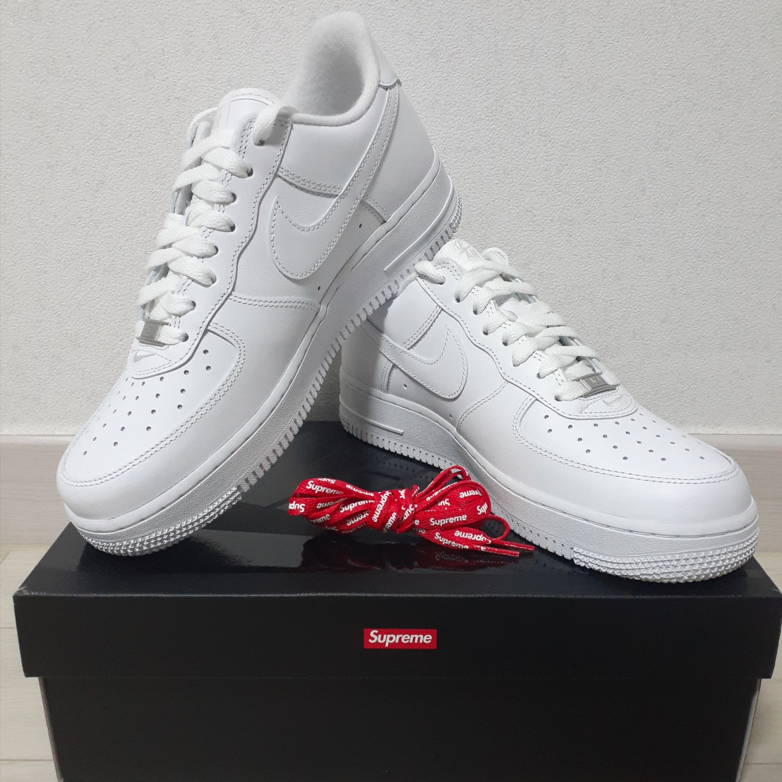 Nike x Supreme Air Force 1 Low White 착용 스타일