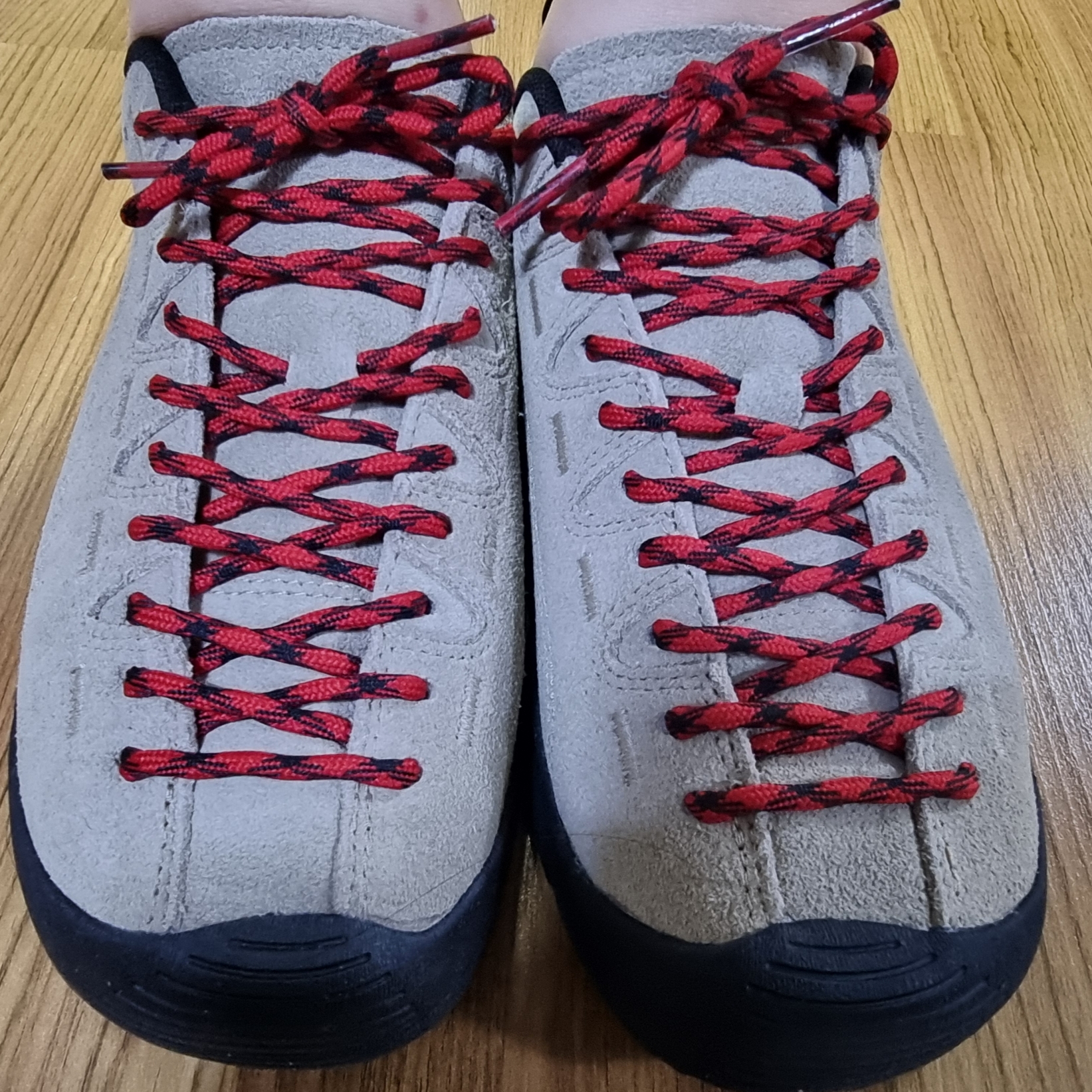 (W) Keen Jasper Suede Sneakers Silver Mink 착용 스타일 - 2