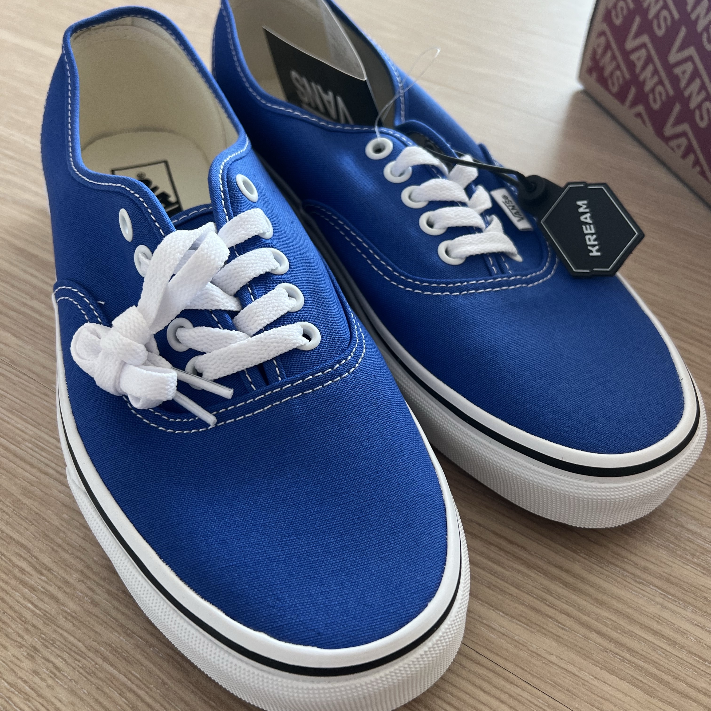 Vans Authentic Color Theory Dazzling Blue 착용 스타일