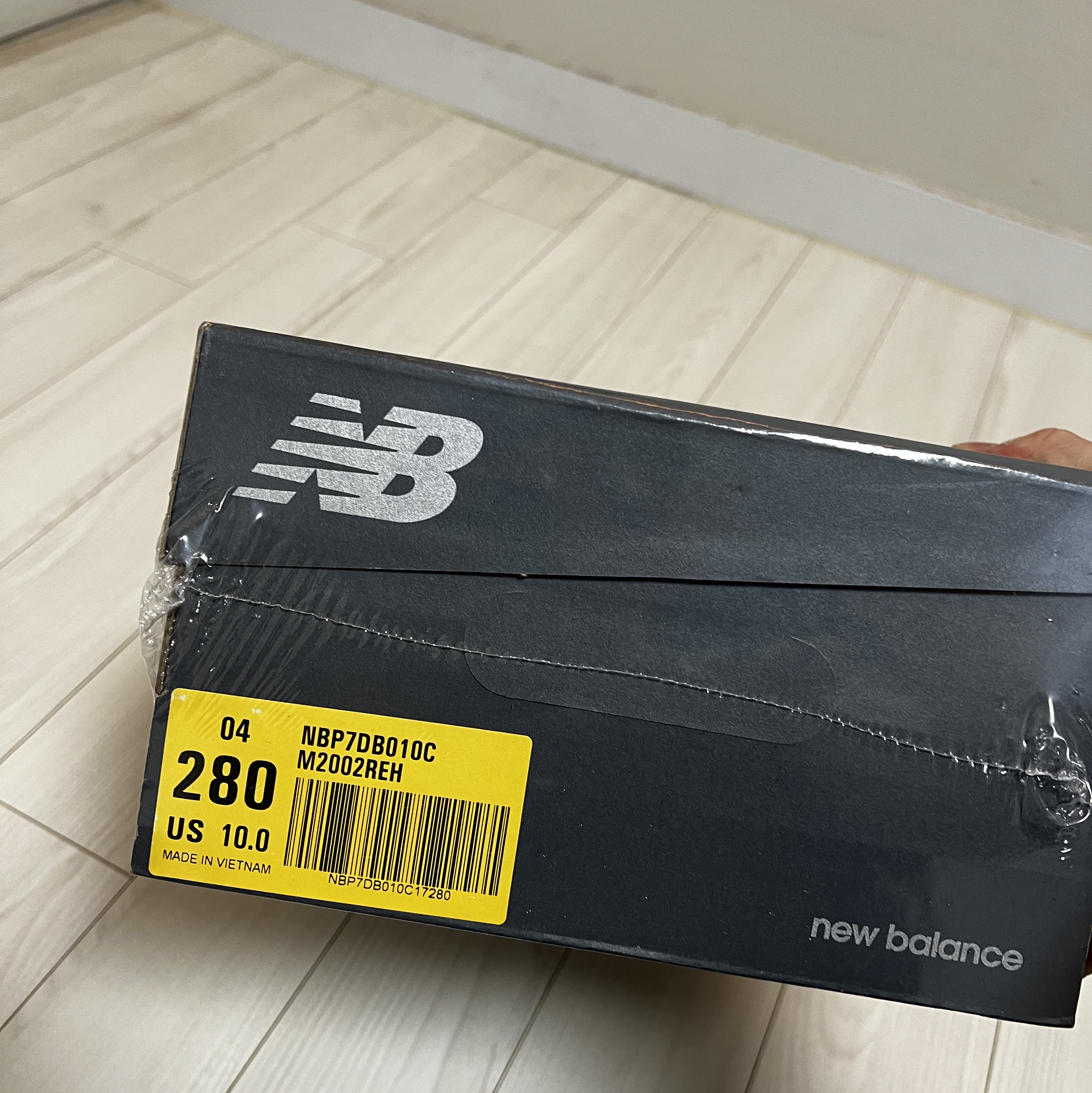 New Balance 2002R Dark Grey 착용 스타일 - 4