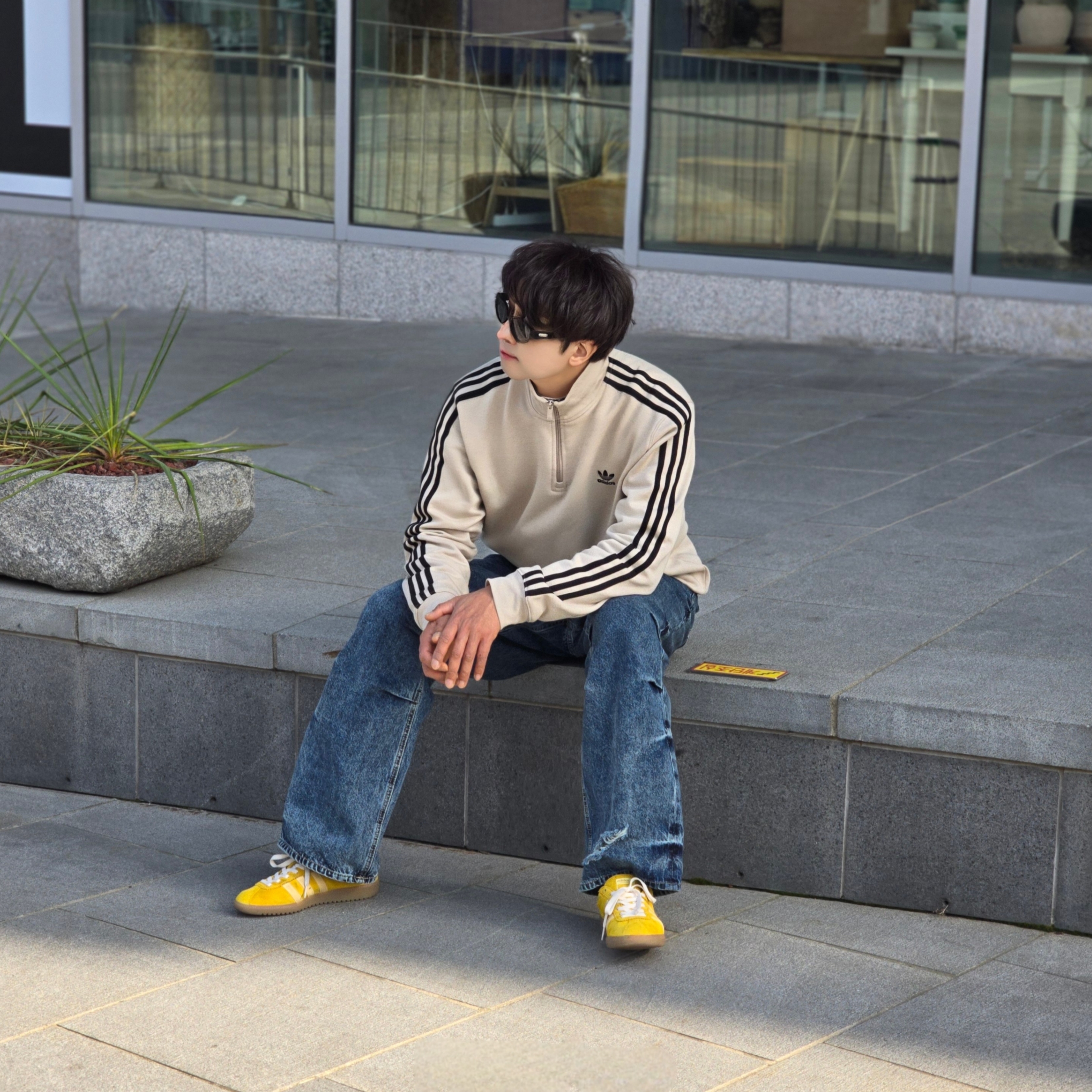 Adidas Adicolor Classic 3-Stripes Half-Zip Sweatshirt Black White - KR Sizing, Adidas Adicolor Classic 3-Stripes Half-Zip Sweatshirt Black White - US Sizing 착용 스타일 - 6