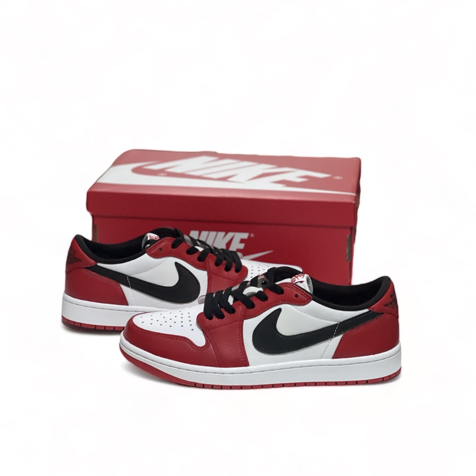 Jordan 1 Retro Low OG University Red 착용 스타일 - 1