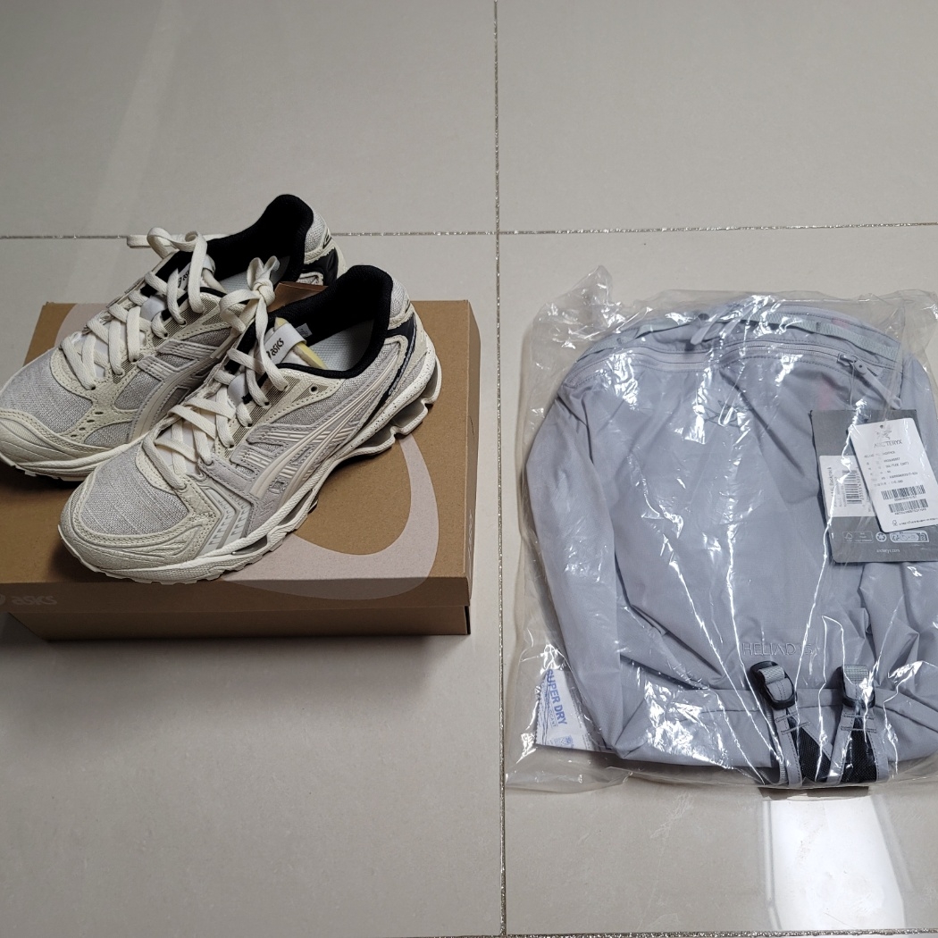 Asics Gel-Kayano 14 Imperfection Pack Cream, Asics Unlimited Gel-Kayano 14 Carrier Grey Black 착용 스타일 - 4