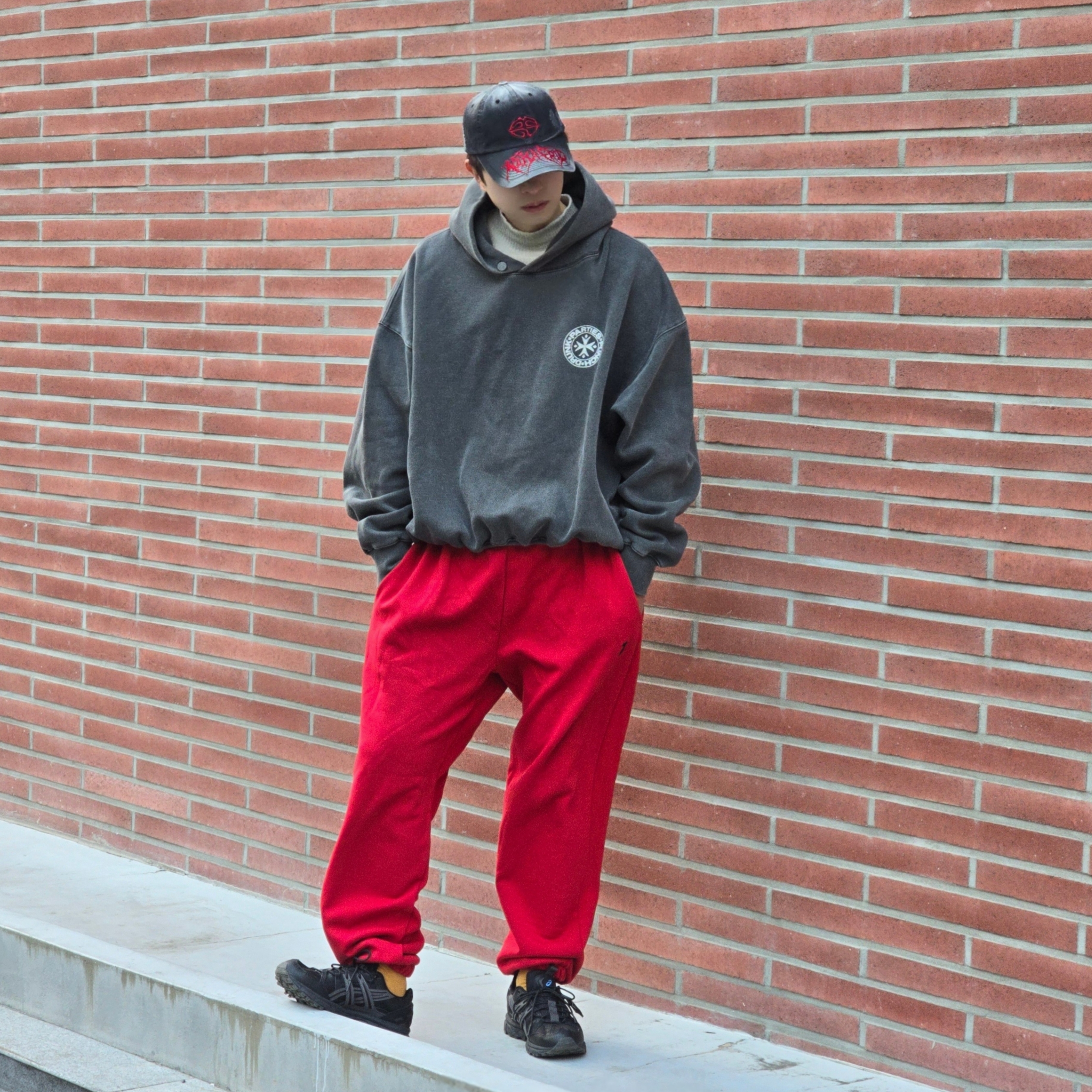 Punch Drunk Parties Circle Logo Garment Dyed Hoodie Charcoal, Asics Gel-Sonoma 15-50 Black Obsidian Grey 착용 스타일 - 5
