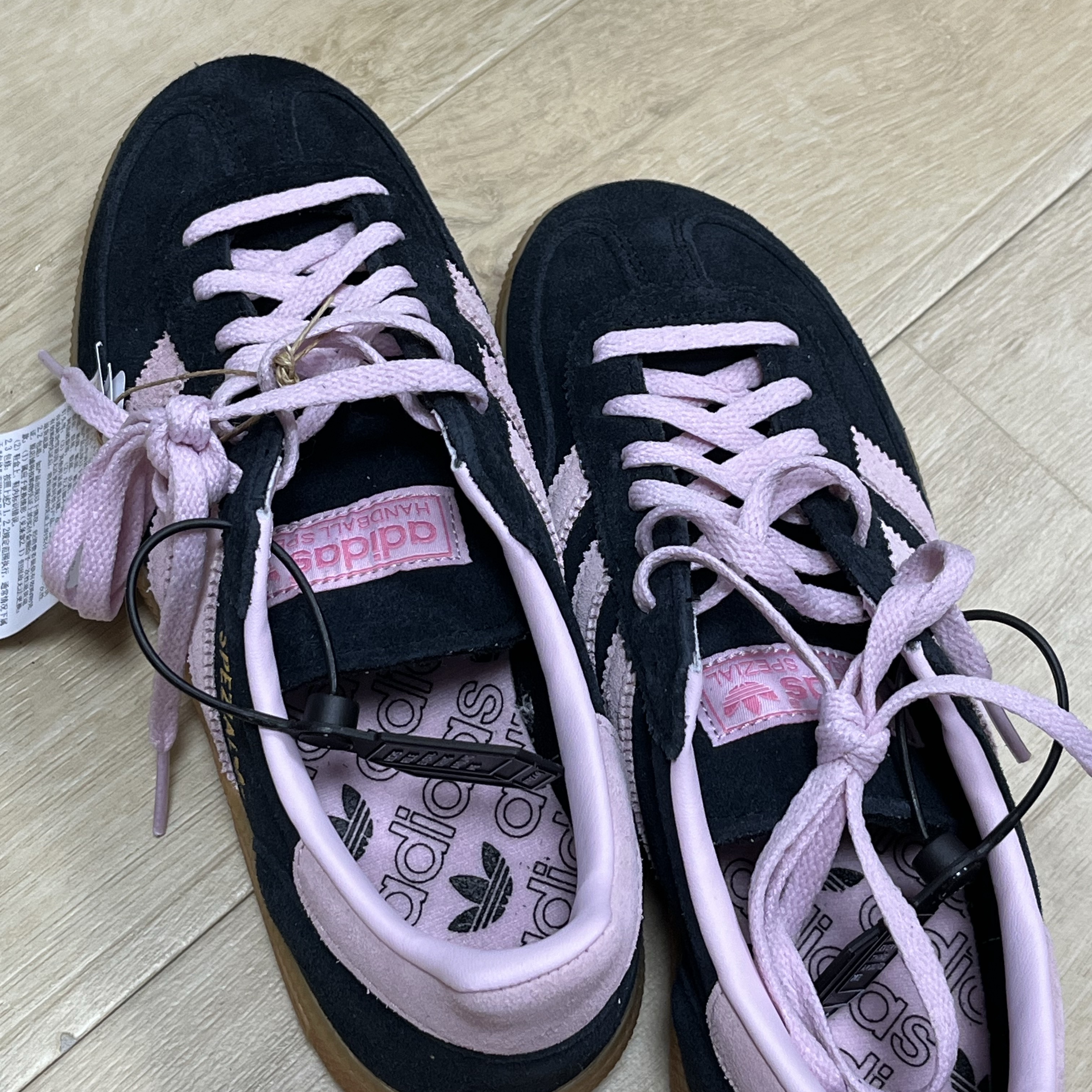 (W) Adidas Spezial Handball Core Black Clear Pink 착용 스타일