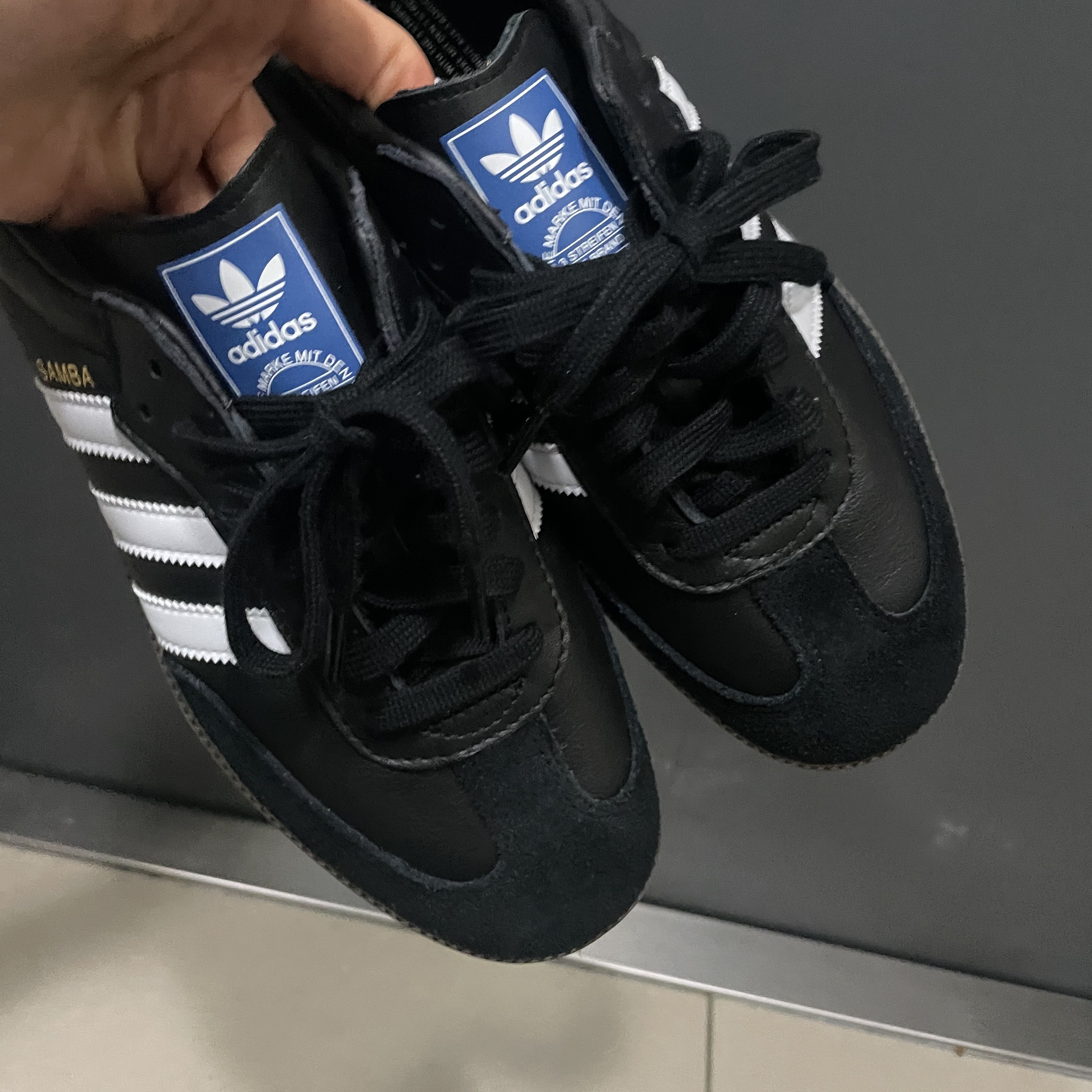 Adidas Samba OG Black White Gum 착용 스타일