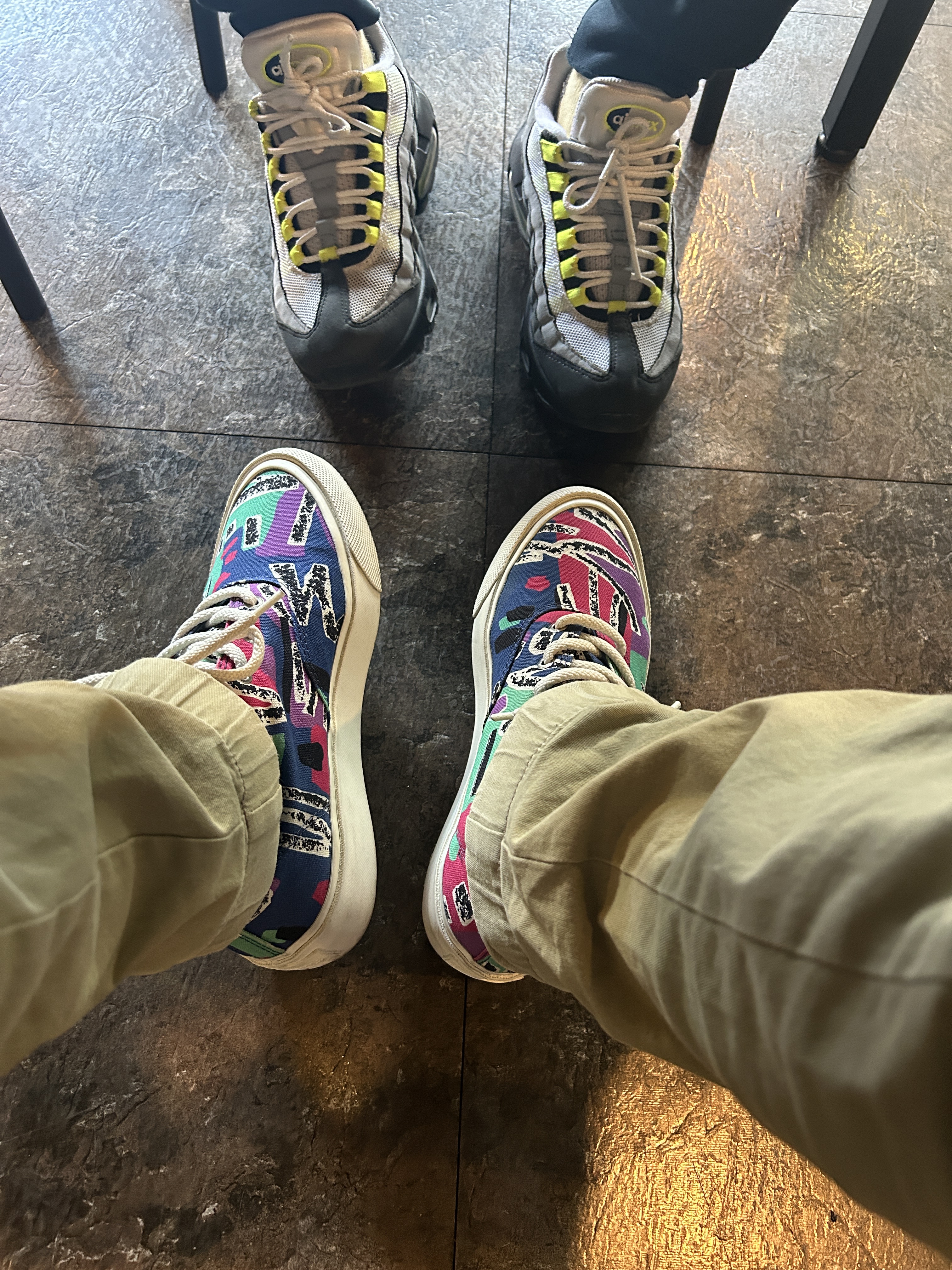 Nike Air Max 95 OG Neon Yellow 2020, Converse x Fear of God Essentials Skid Grip Hi 착용 스타일 - 1