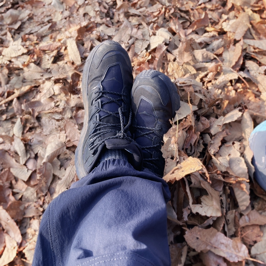 Hoka Anacapa Mid Gore-Tex Black 착용 스타일