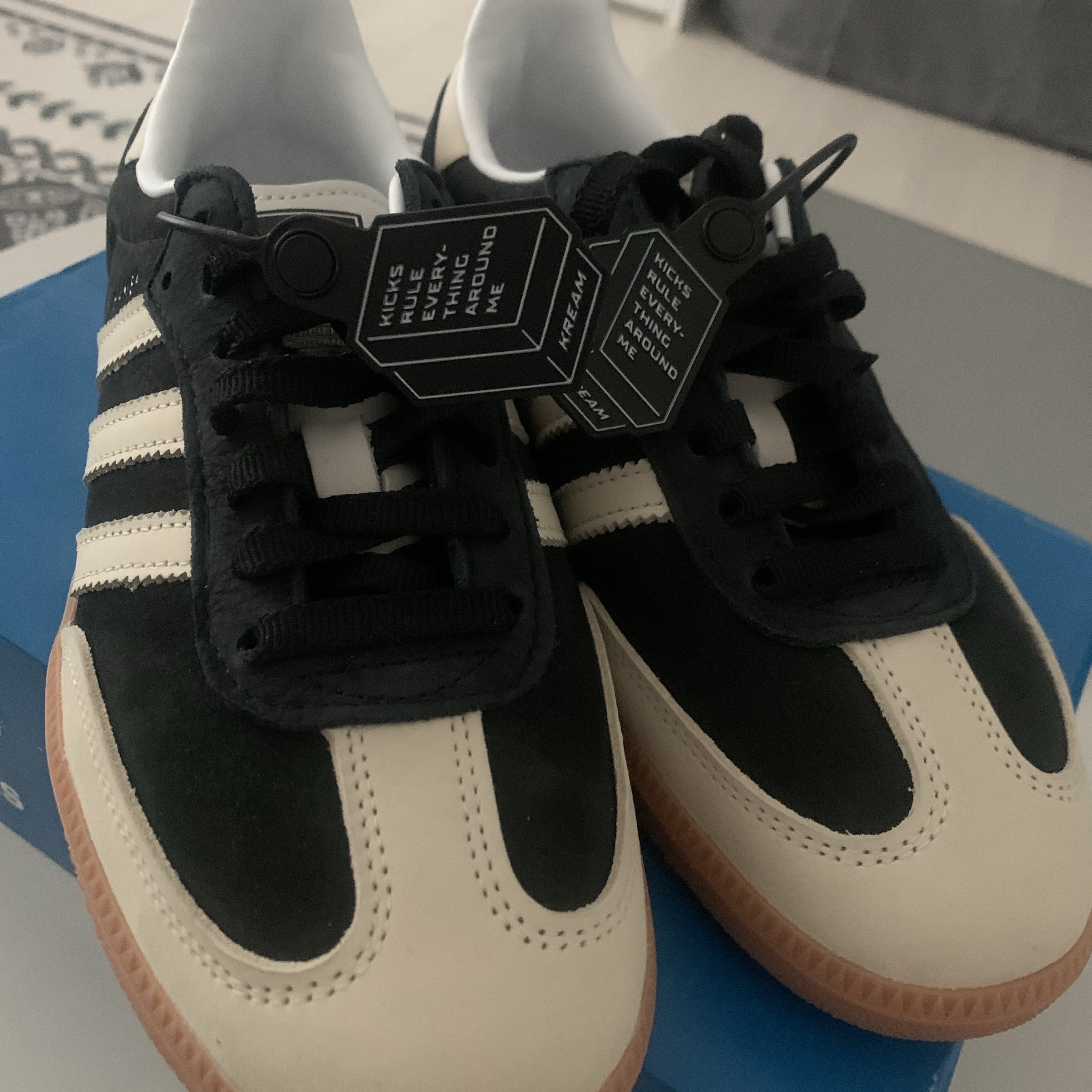 (W) Adidas Samba OG Core Black Wonder White 착용 스타일 - 1