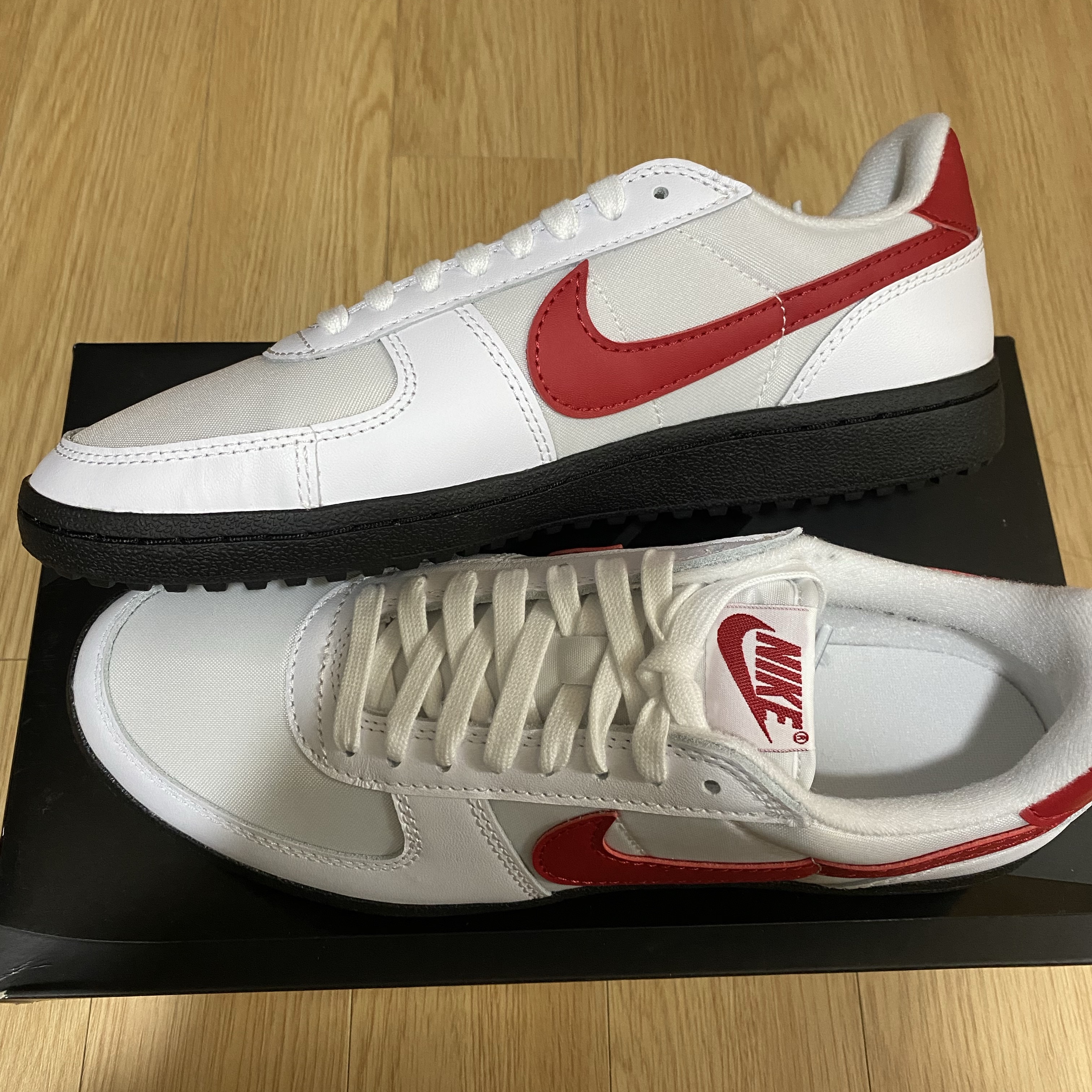 Nike Field General 82 SP White and Varsity Red 착용 스타일