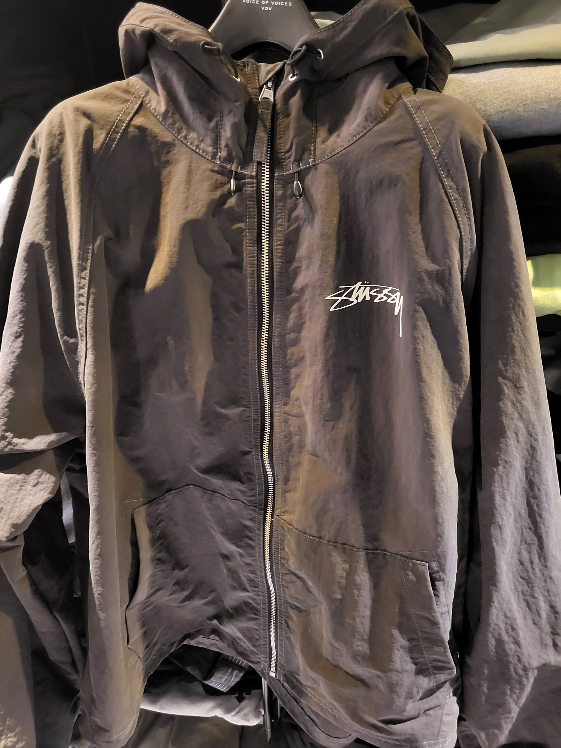 Stussy Wave Dye Beach Shell Jacket Black 착용 스타일 - 1