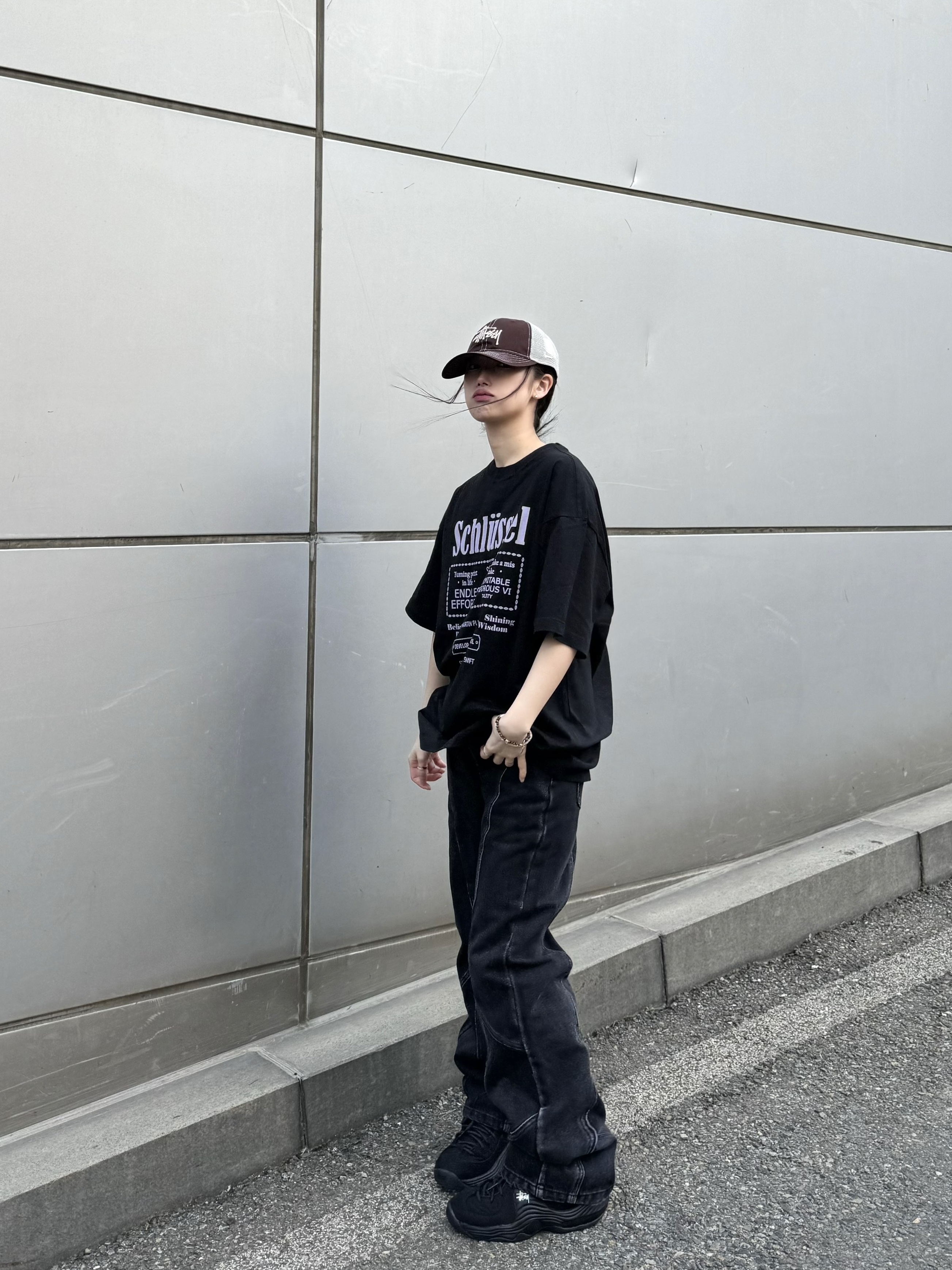 Nike x Stussy Air Penny II Black, Stussy New Era 9twenty Basic Trucker Brown 착용 스타일 - 1