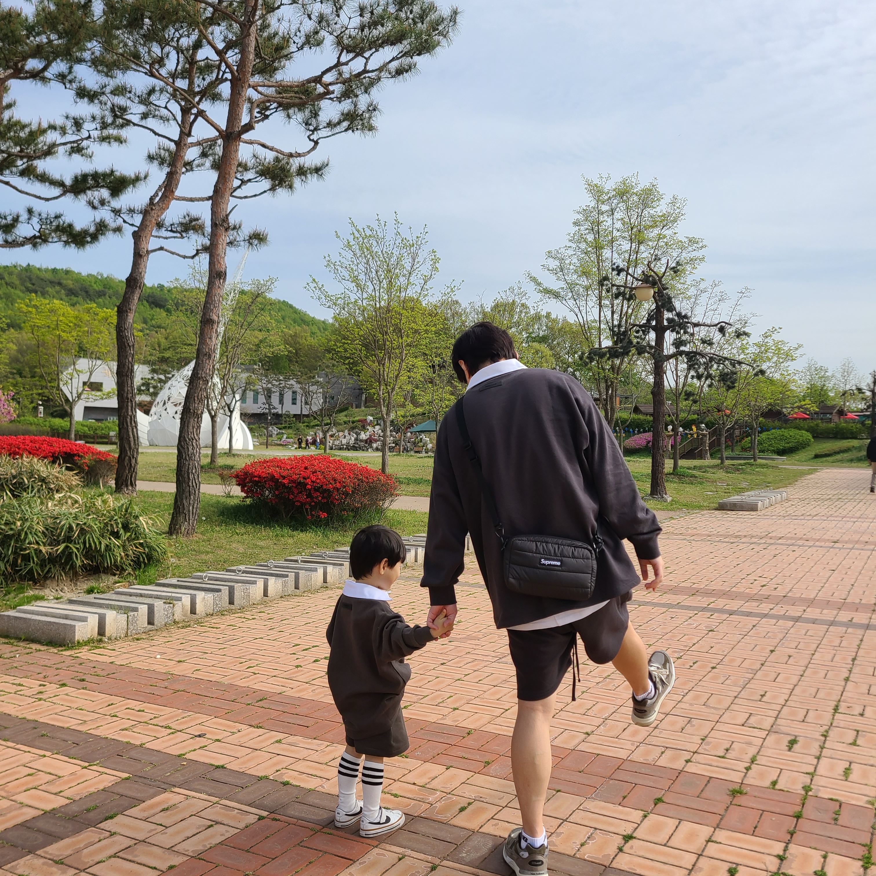 New Balance x JJJJound 992 Made in USA Grey, (Kids) Essentials 1977 Shorts Off Black - 22FW 착용 스타일 - 1