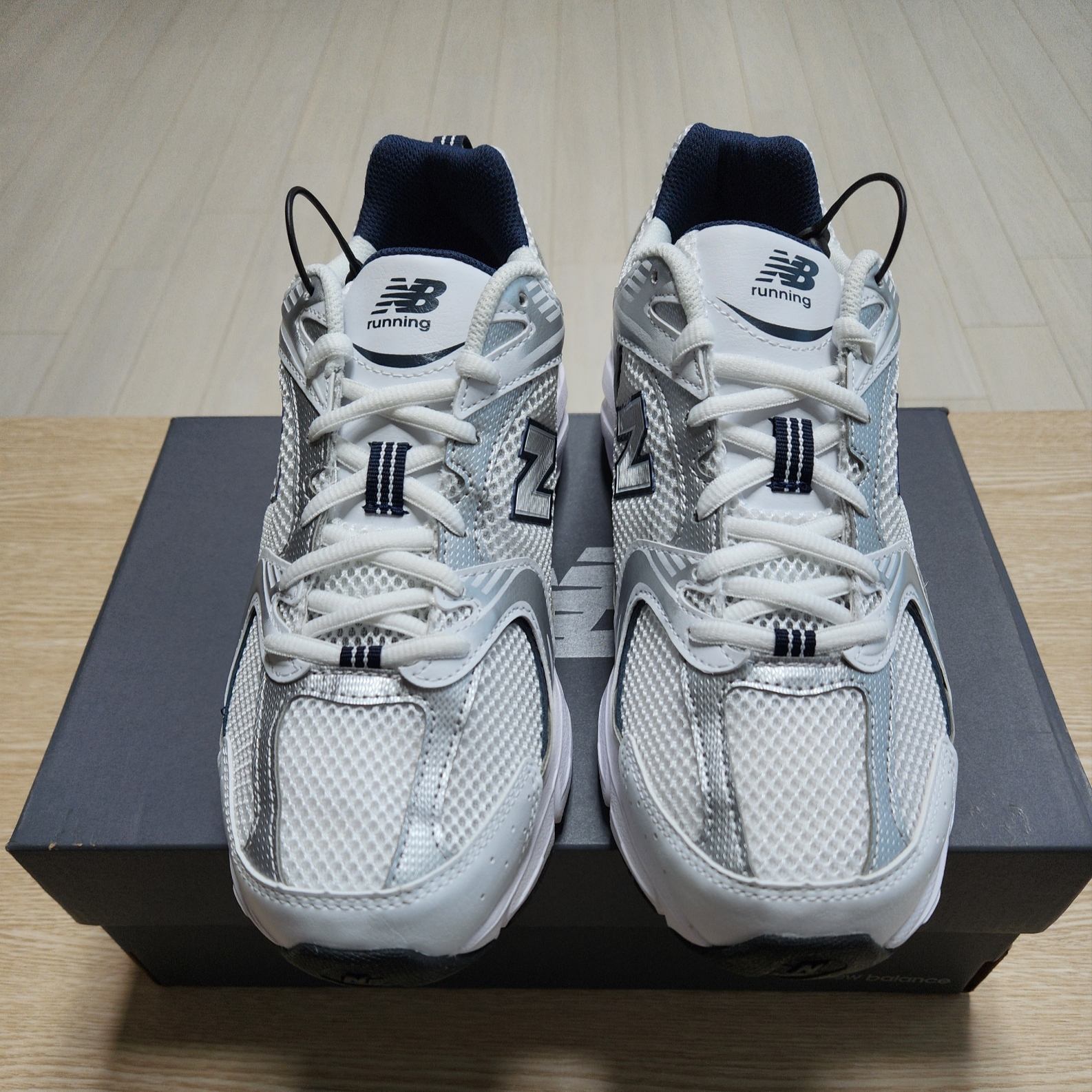New Balance 530 White 착용 스타일