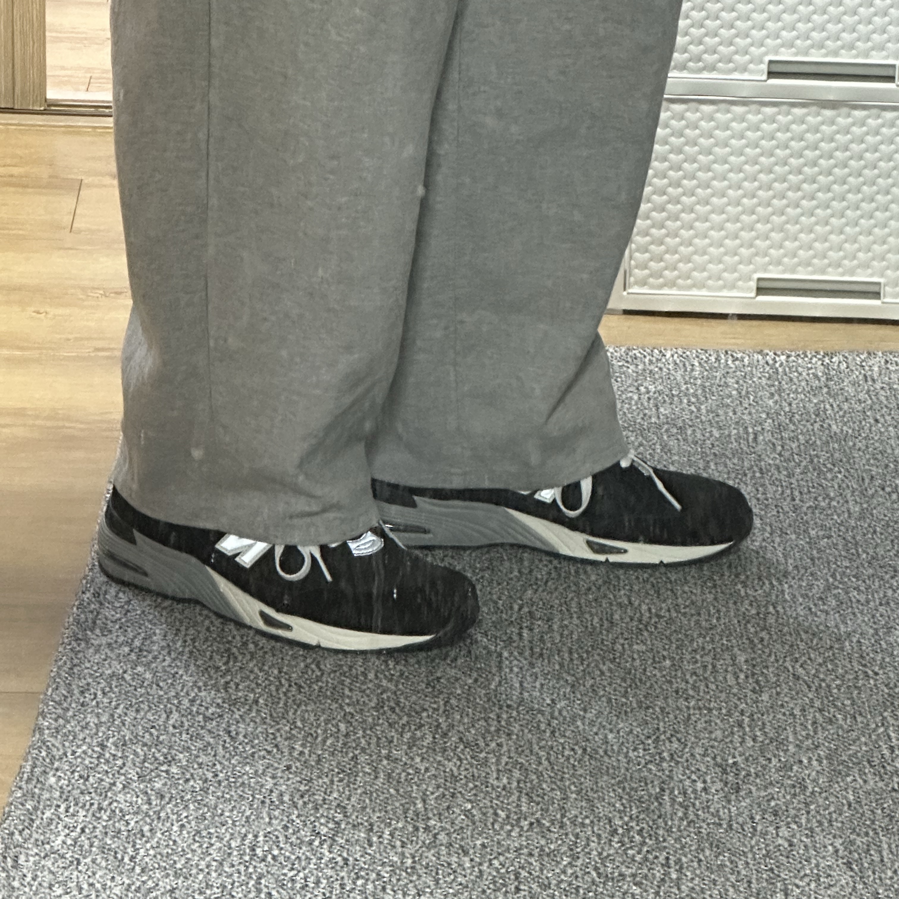 New Balance 991 Made in UK Black Silver 착용 스타일