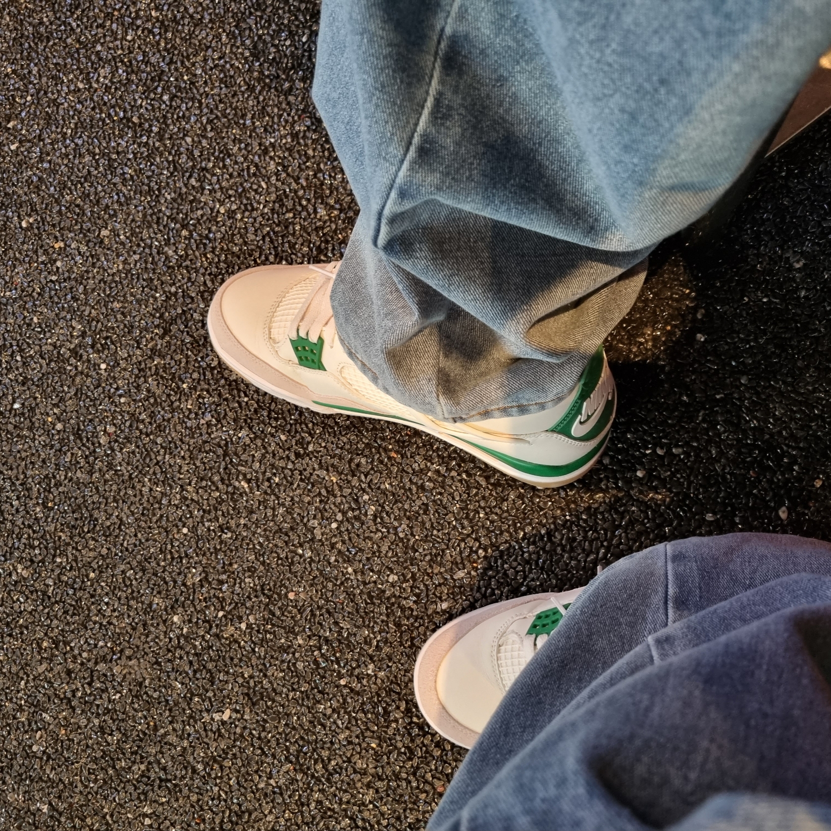 Jordan 4 x Nike SB Retro SP Pine Green 착용 스타일